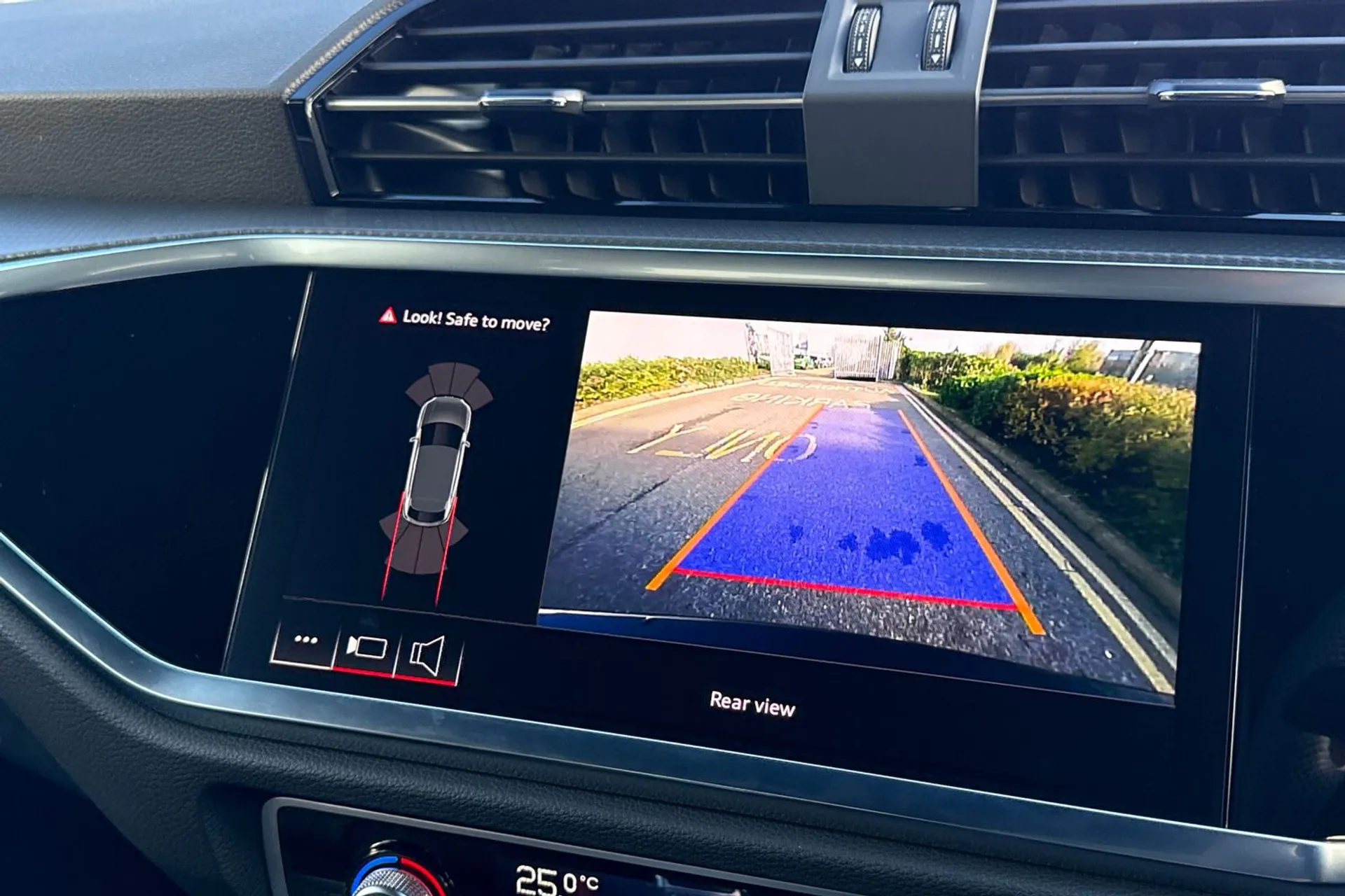 Audi Q3 thumbnail image number 5