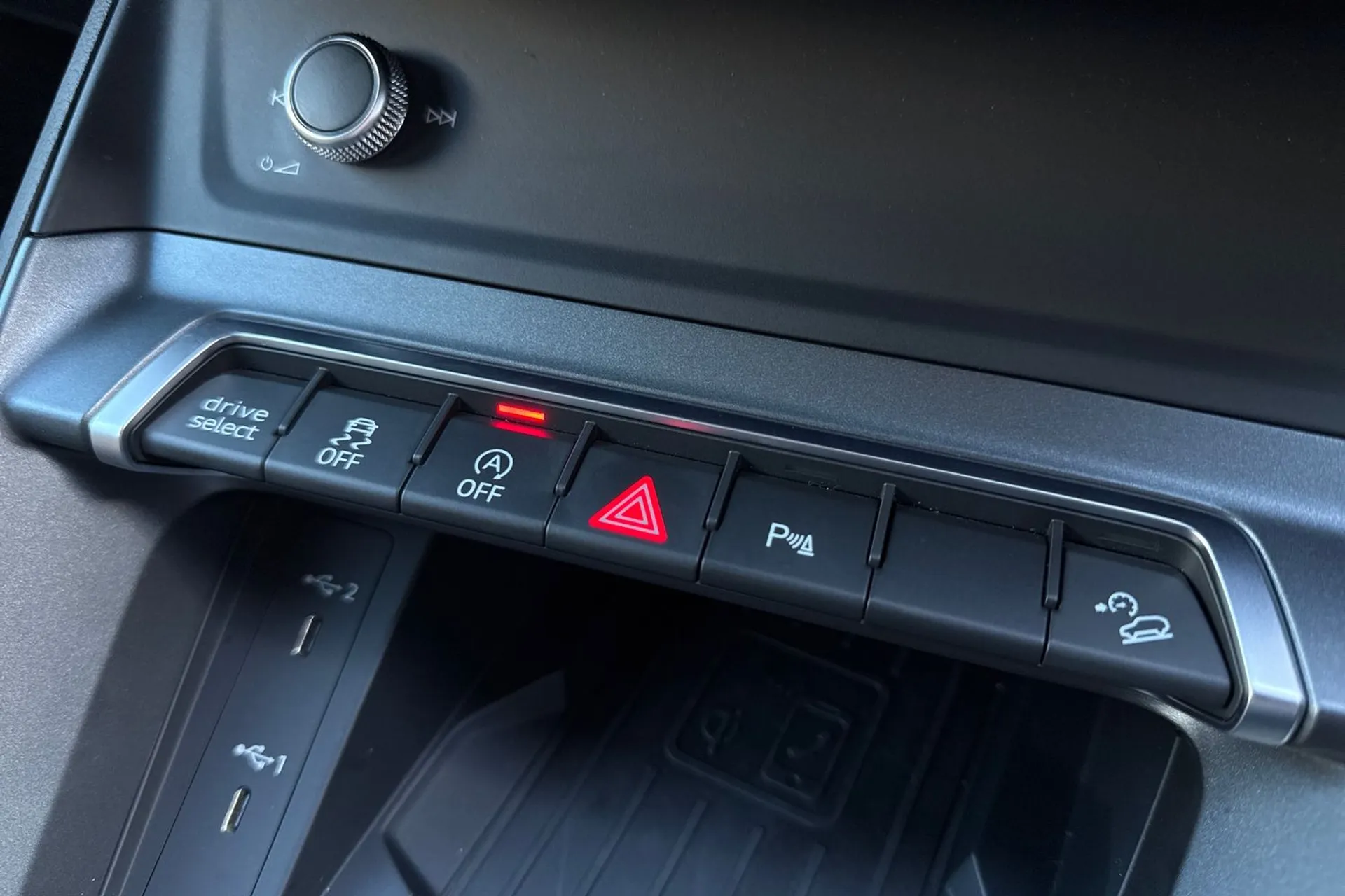 Audi Q3 thumbnail image number 31