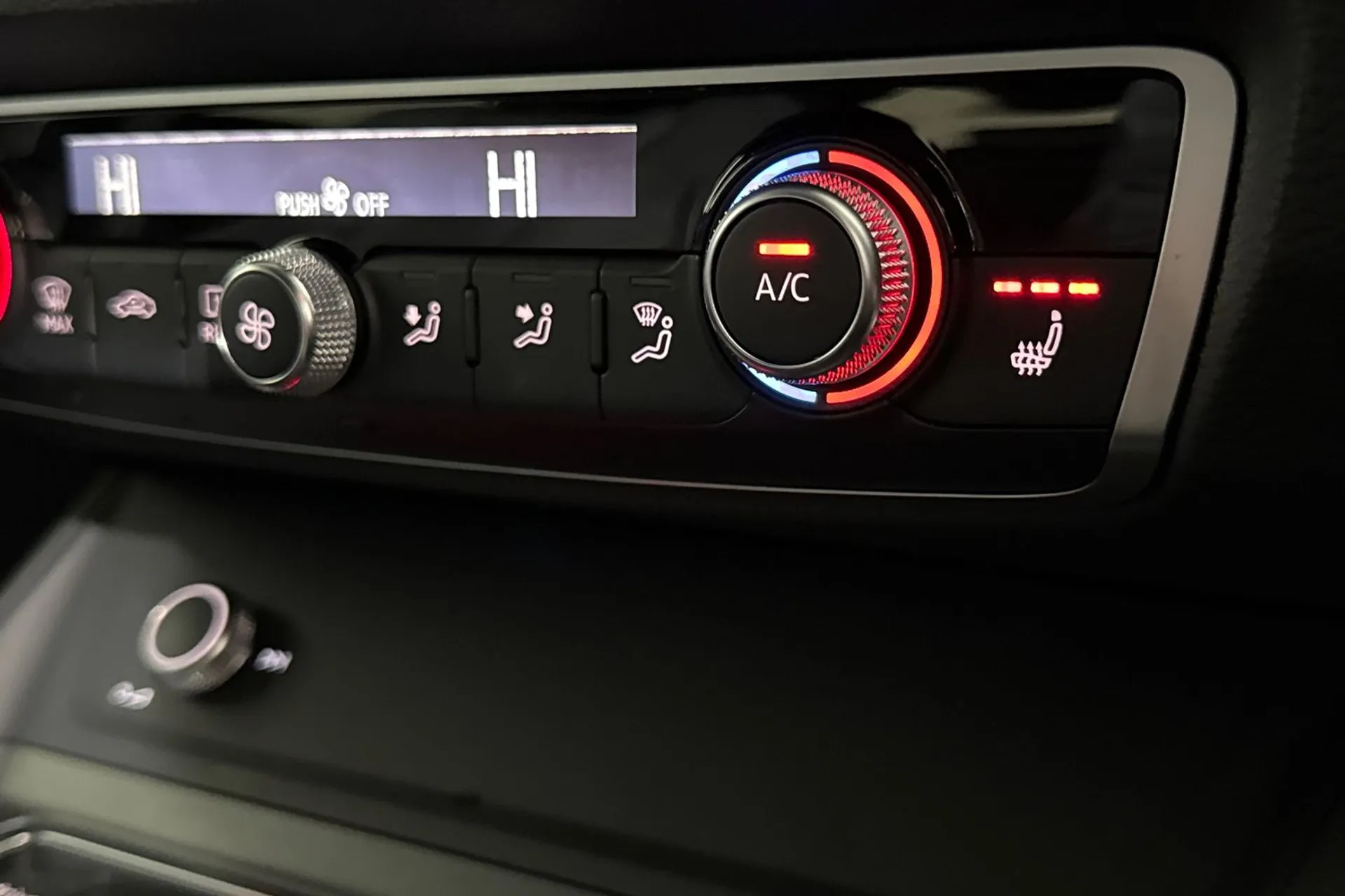 Audi Q3 thumbnail image number 34