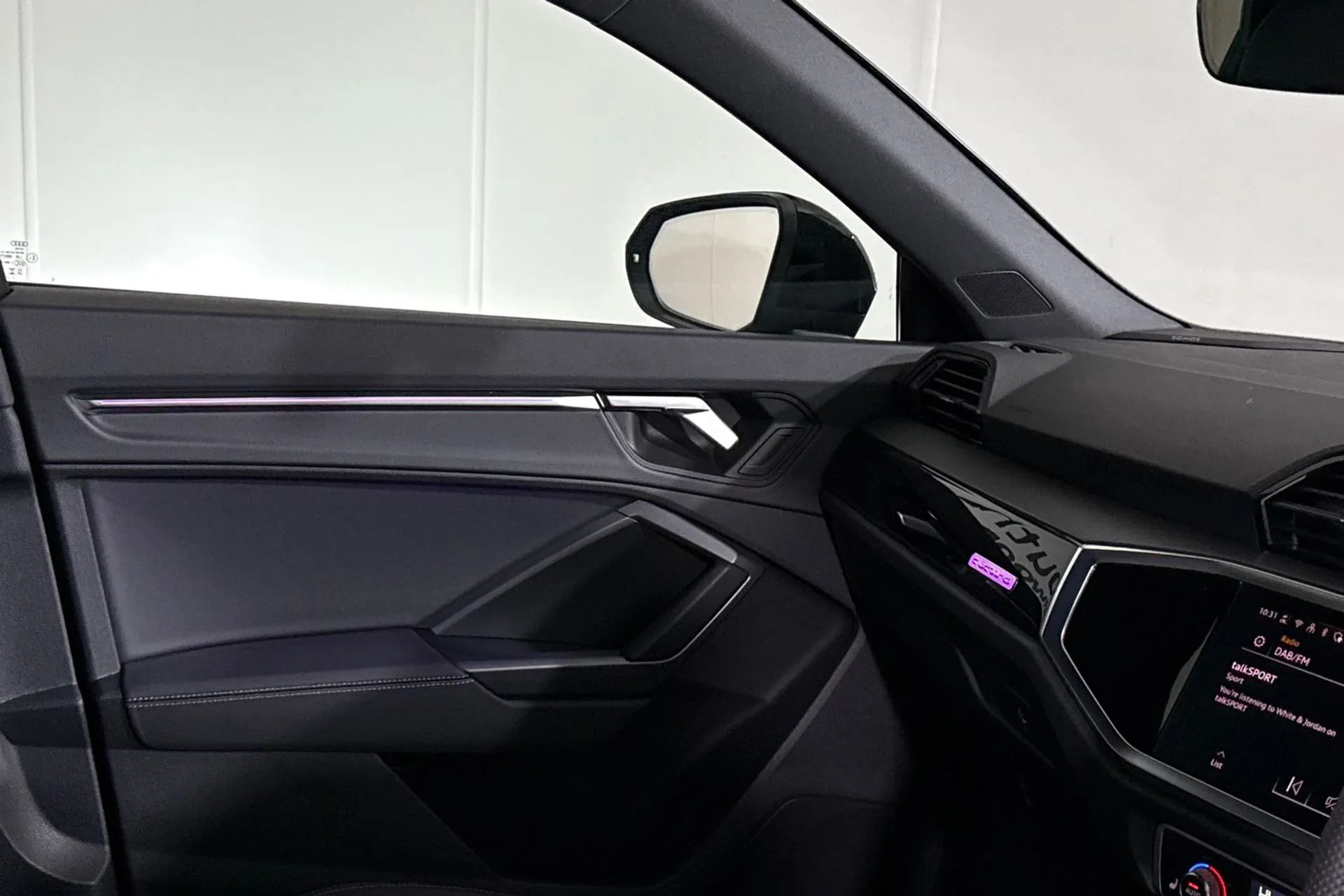 Audi Q3 thumbnail image number 18