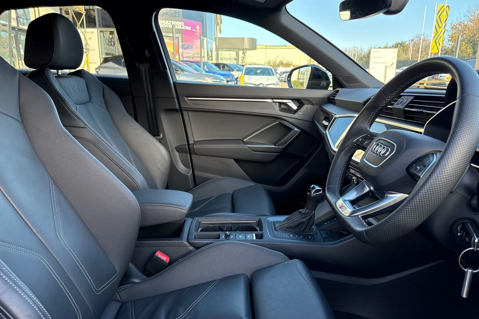 Audi Q3 thumbnail image number 27