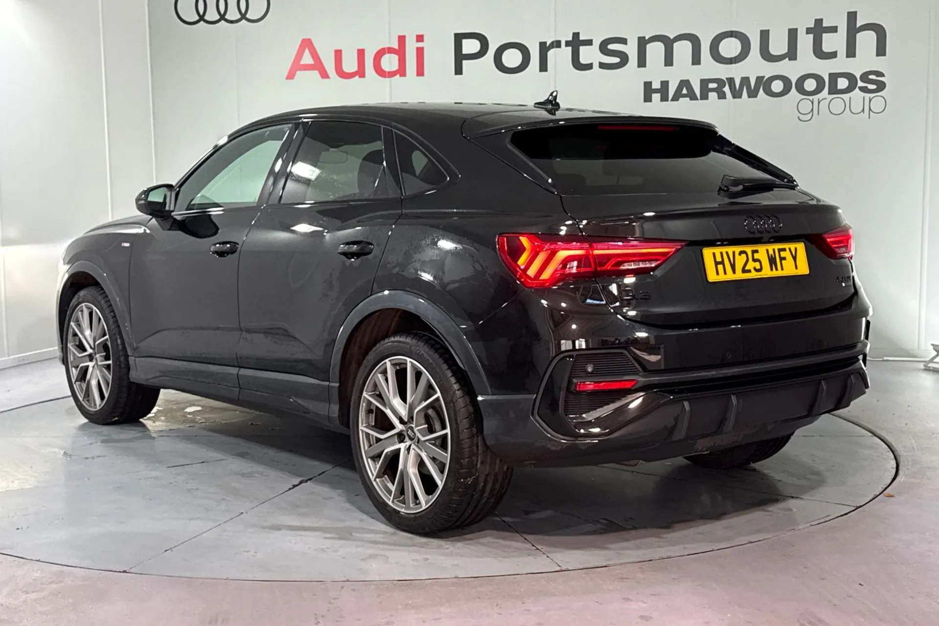 Audi Q3 thumbnail image number 11