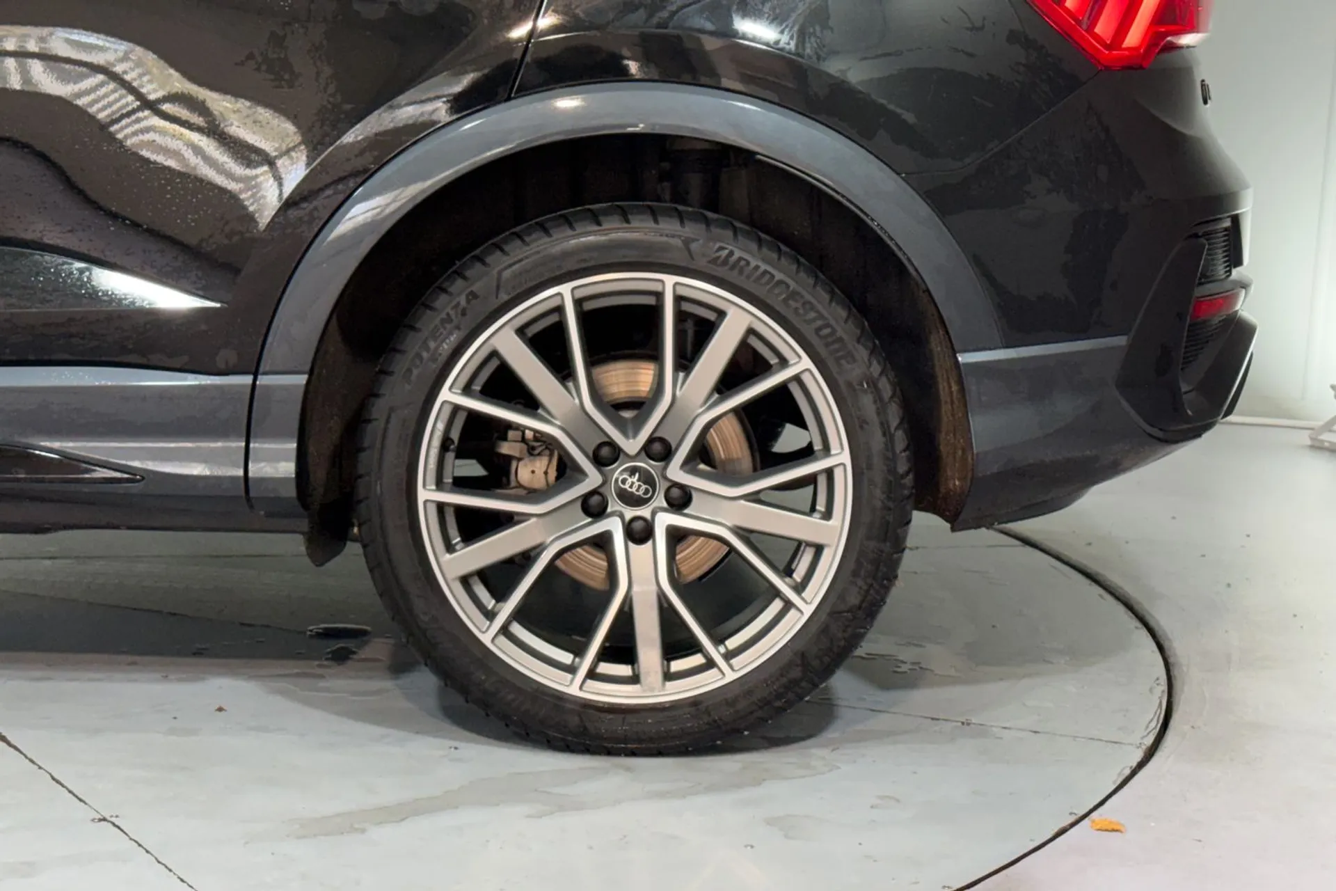 Audi Q3 thumbnail image number 13