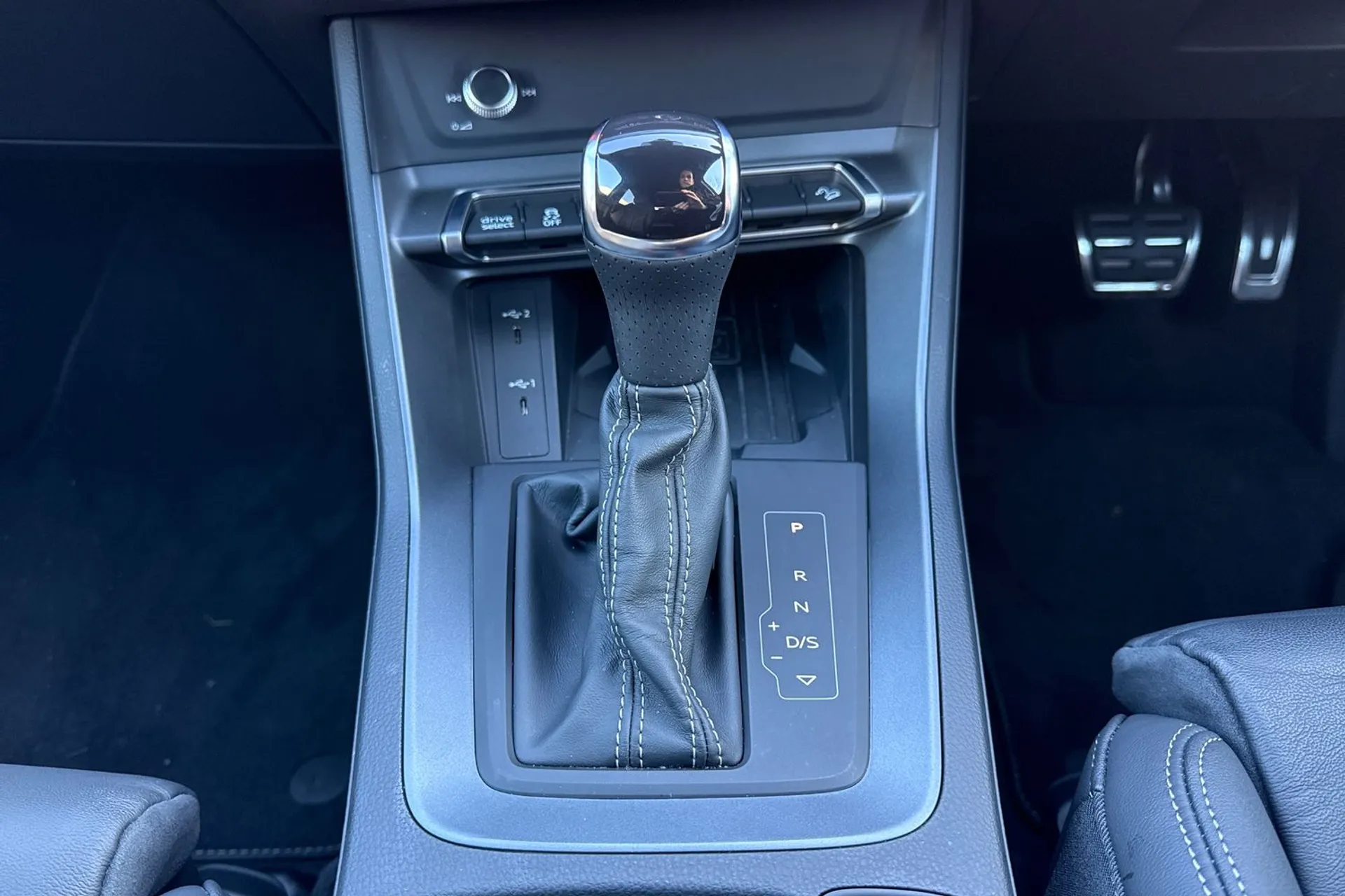 Audi Q3 thumbnail image number 45