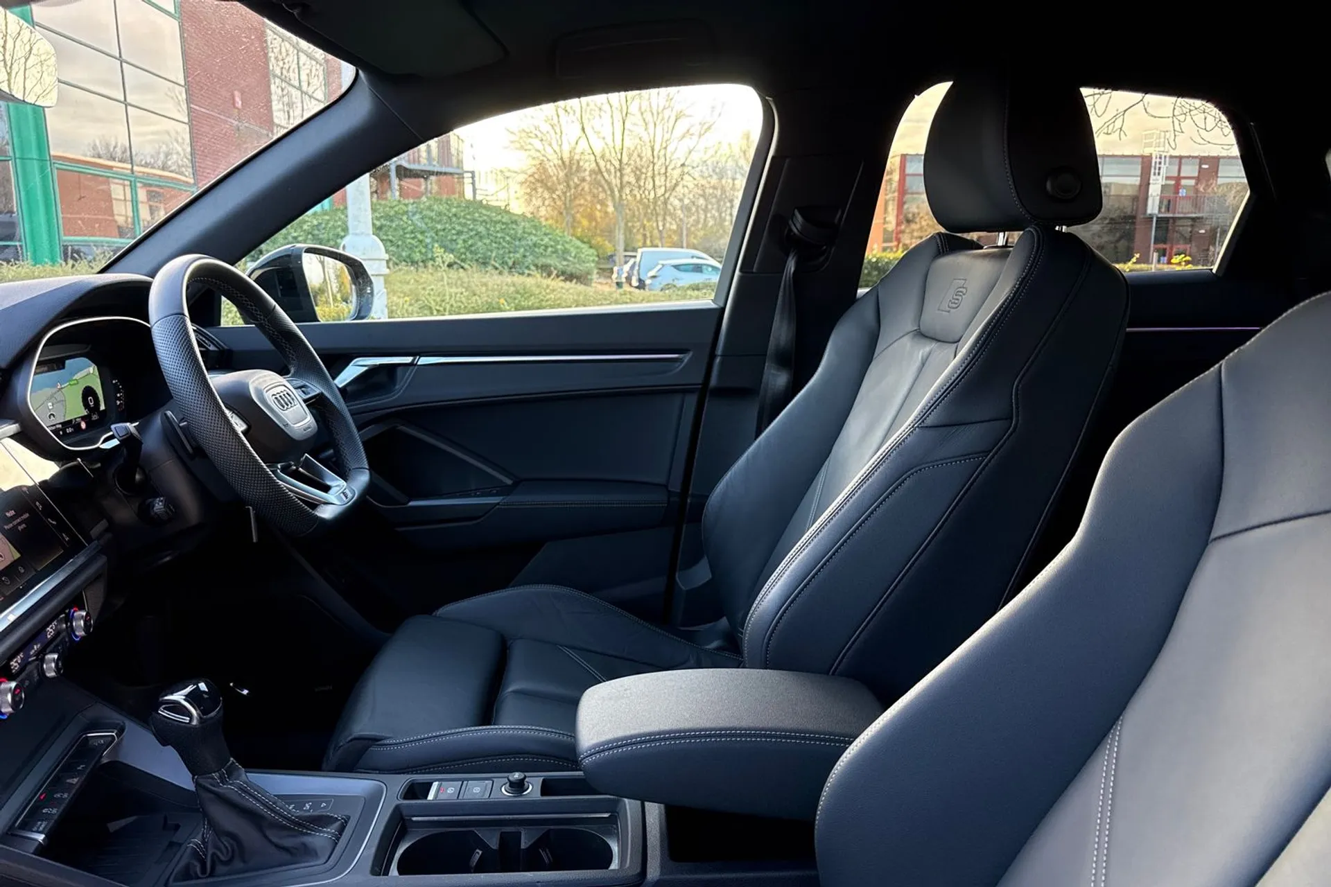 Audi Q3 thumbnail image number 32