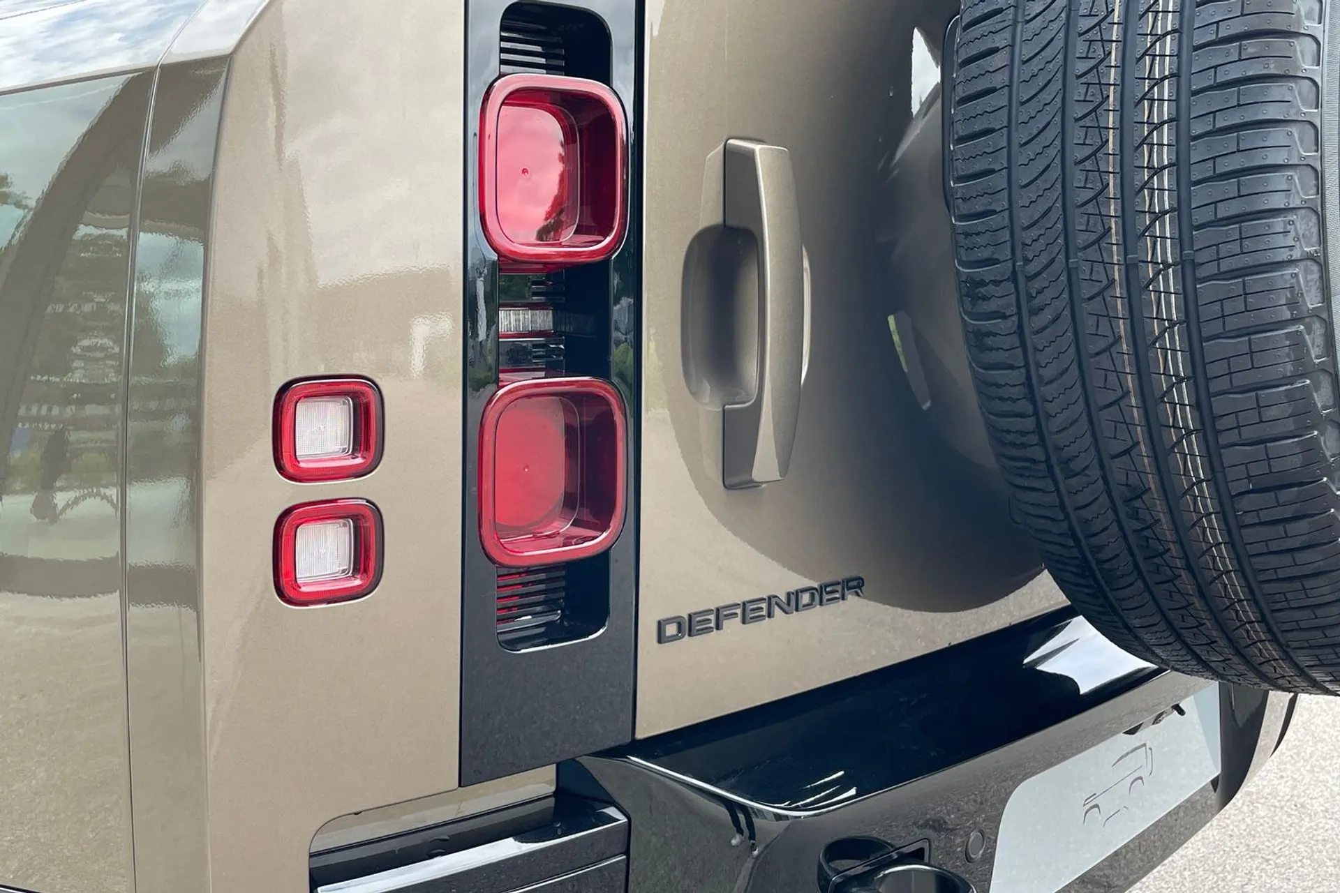 LAND ROVER Defender 130 thumbnail image number 54