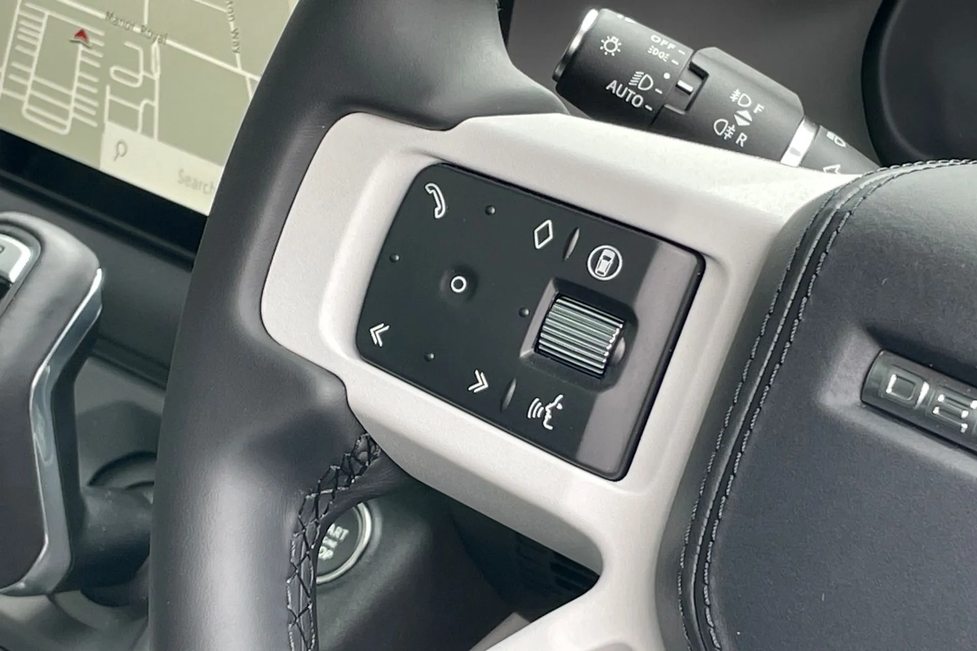 LAND ROVER Defender 130 thumbnail image number 49