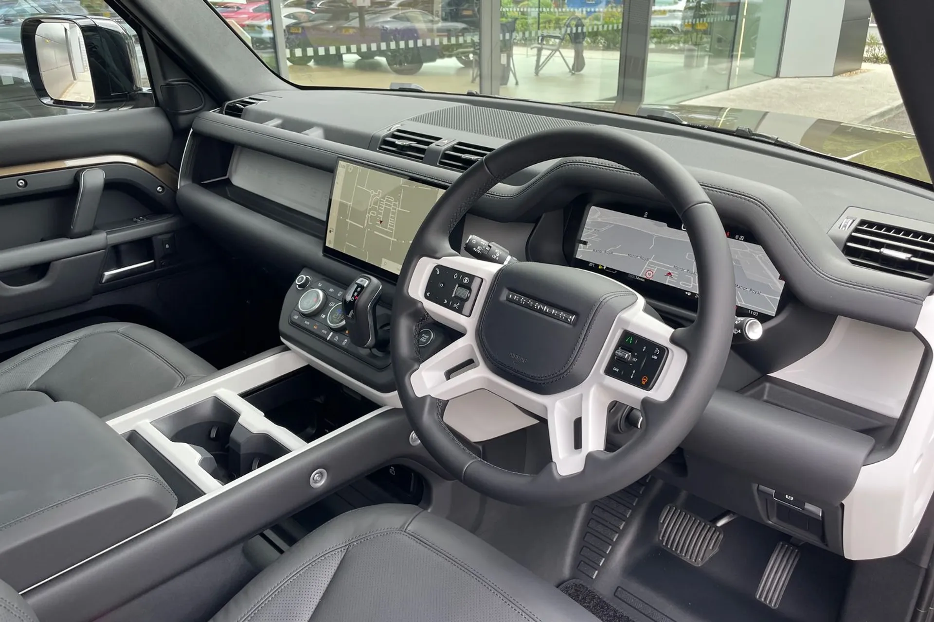 LAND ROVER Defender 130 thumbnail image number 45