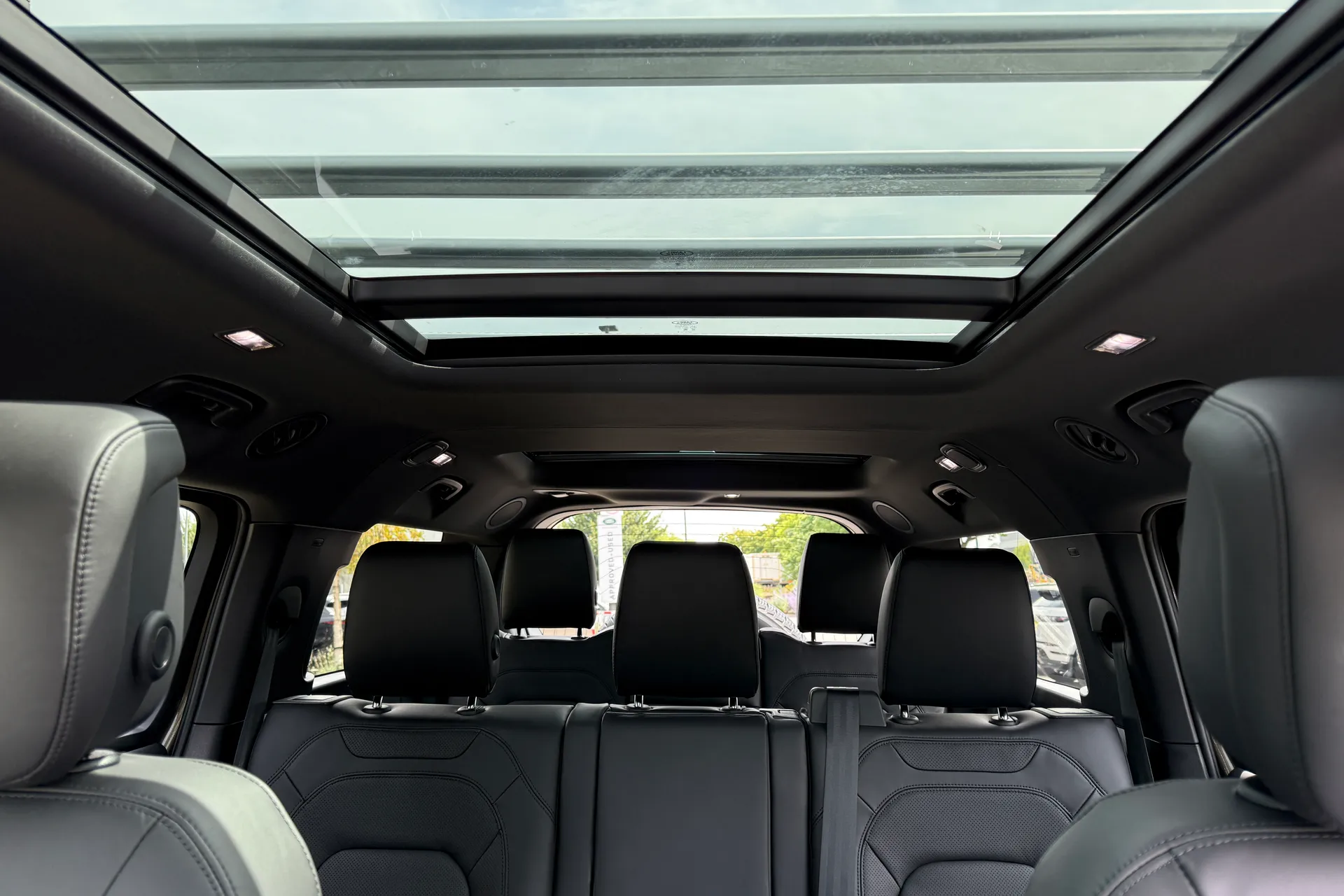 LAND ROVER Defender 130 thumbnail image number 28