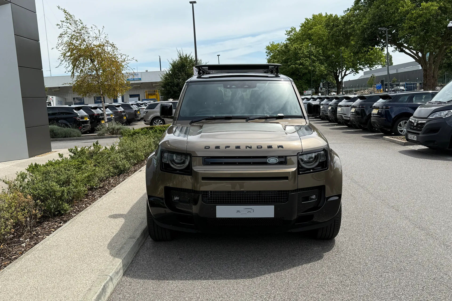 LAND ROVER Defender 130 thumbnail image number 18