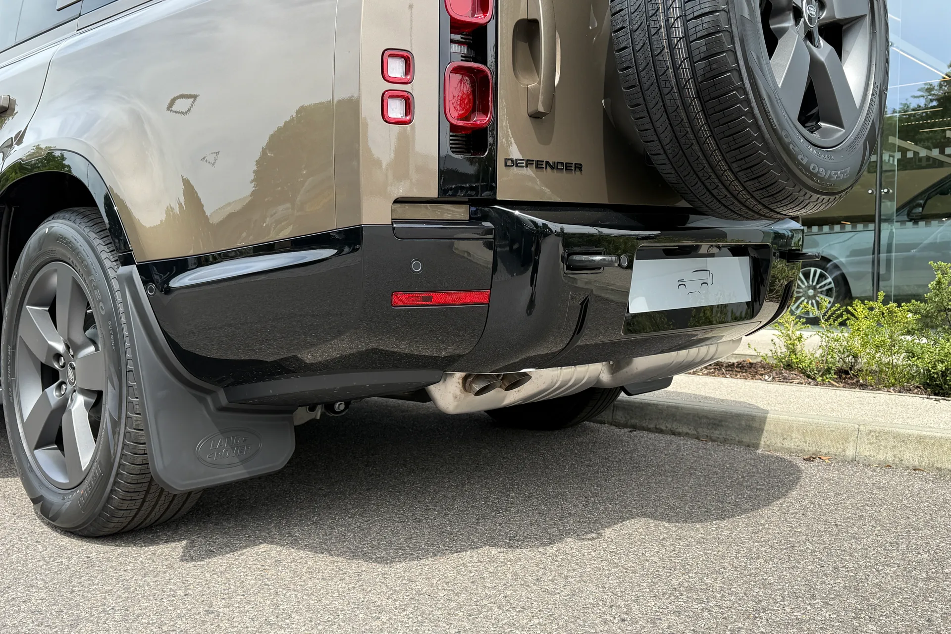 LAND ROVER Defender 130 thumbnail image number 33