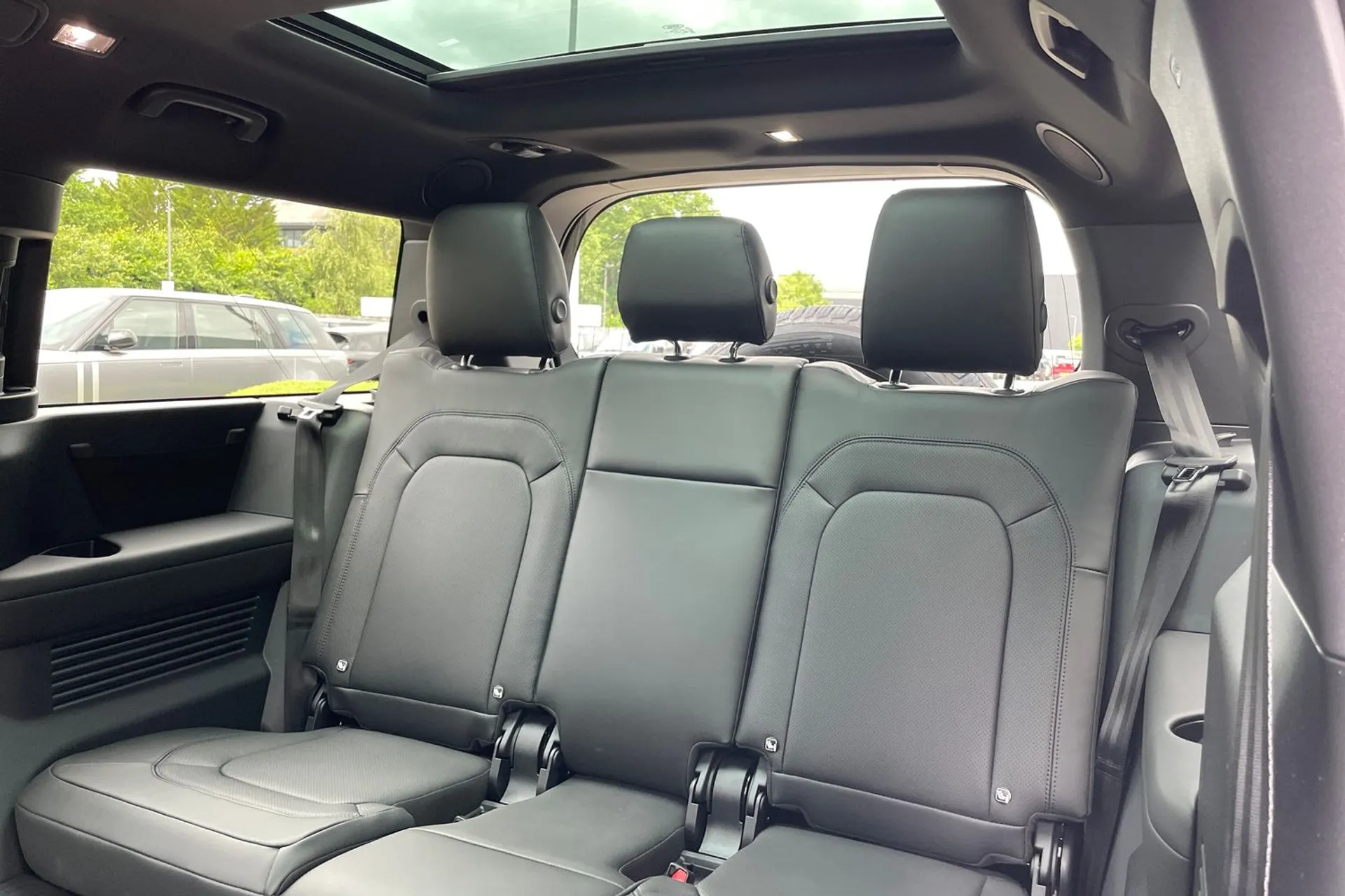 LAND ROVER Defender 130 thumbnail image number 44