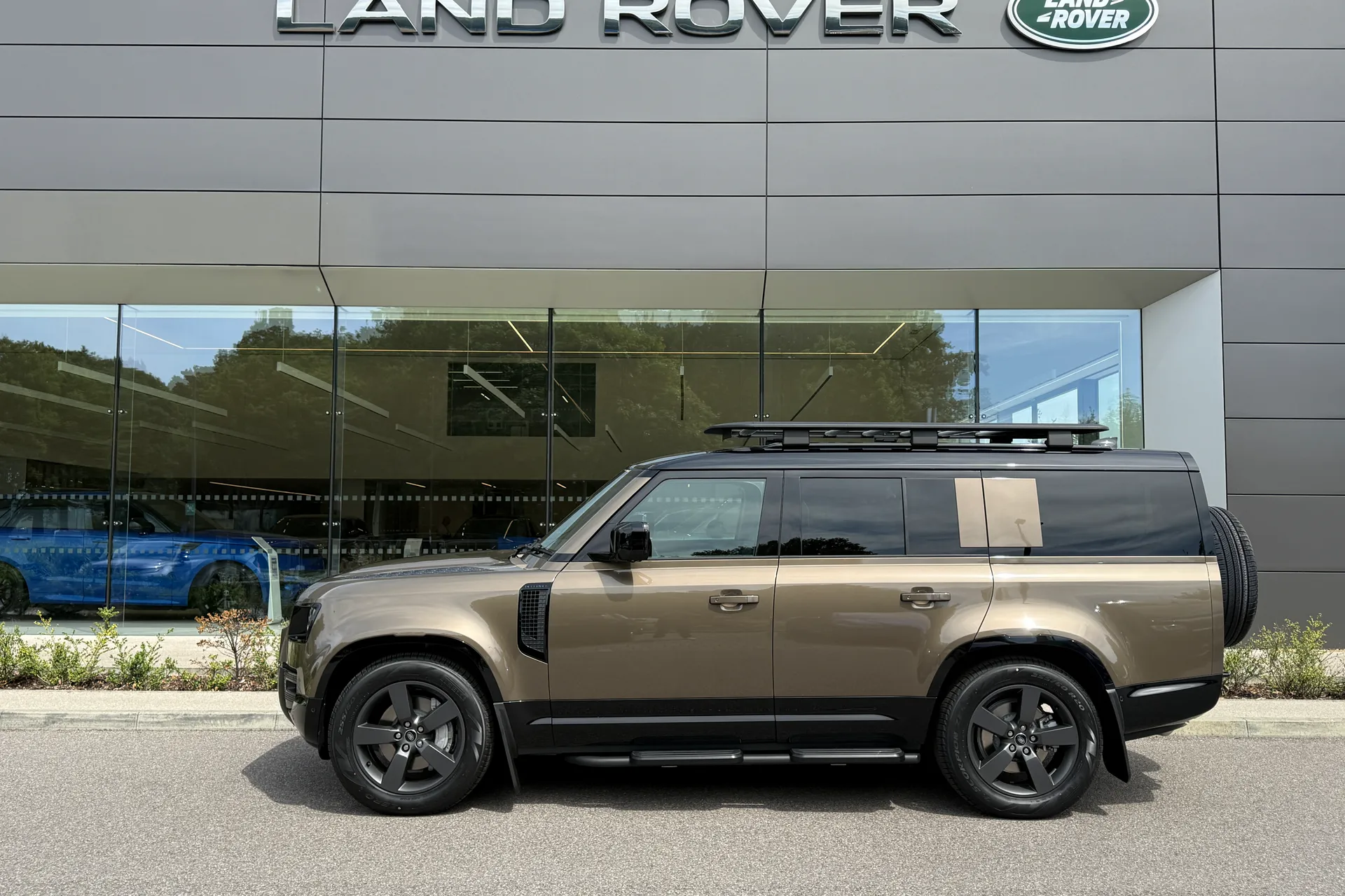 LAND ROVER Defender 130 thumbnail image number 12