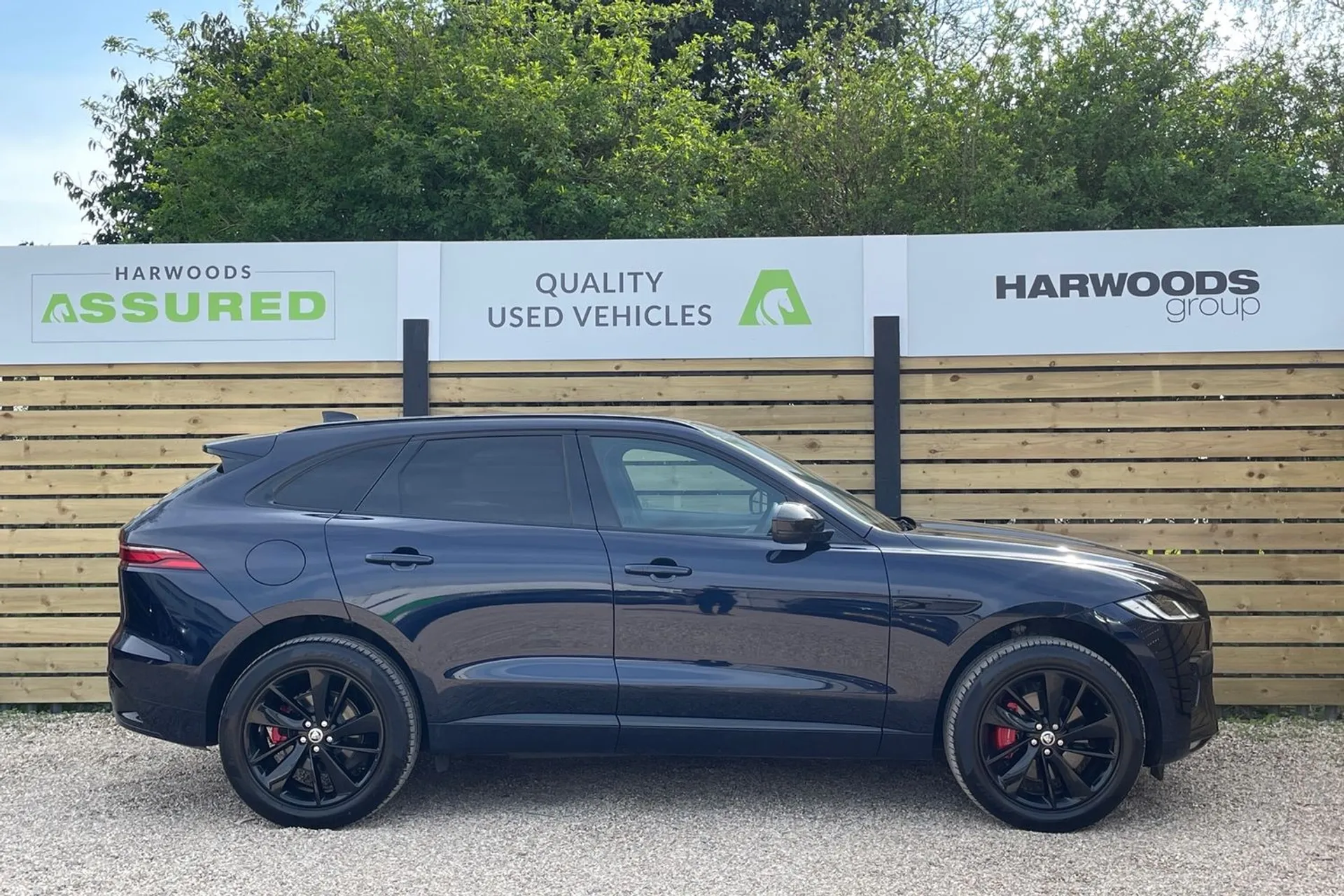 Jaguar F-PACE thumbnail image number 2