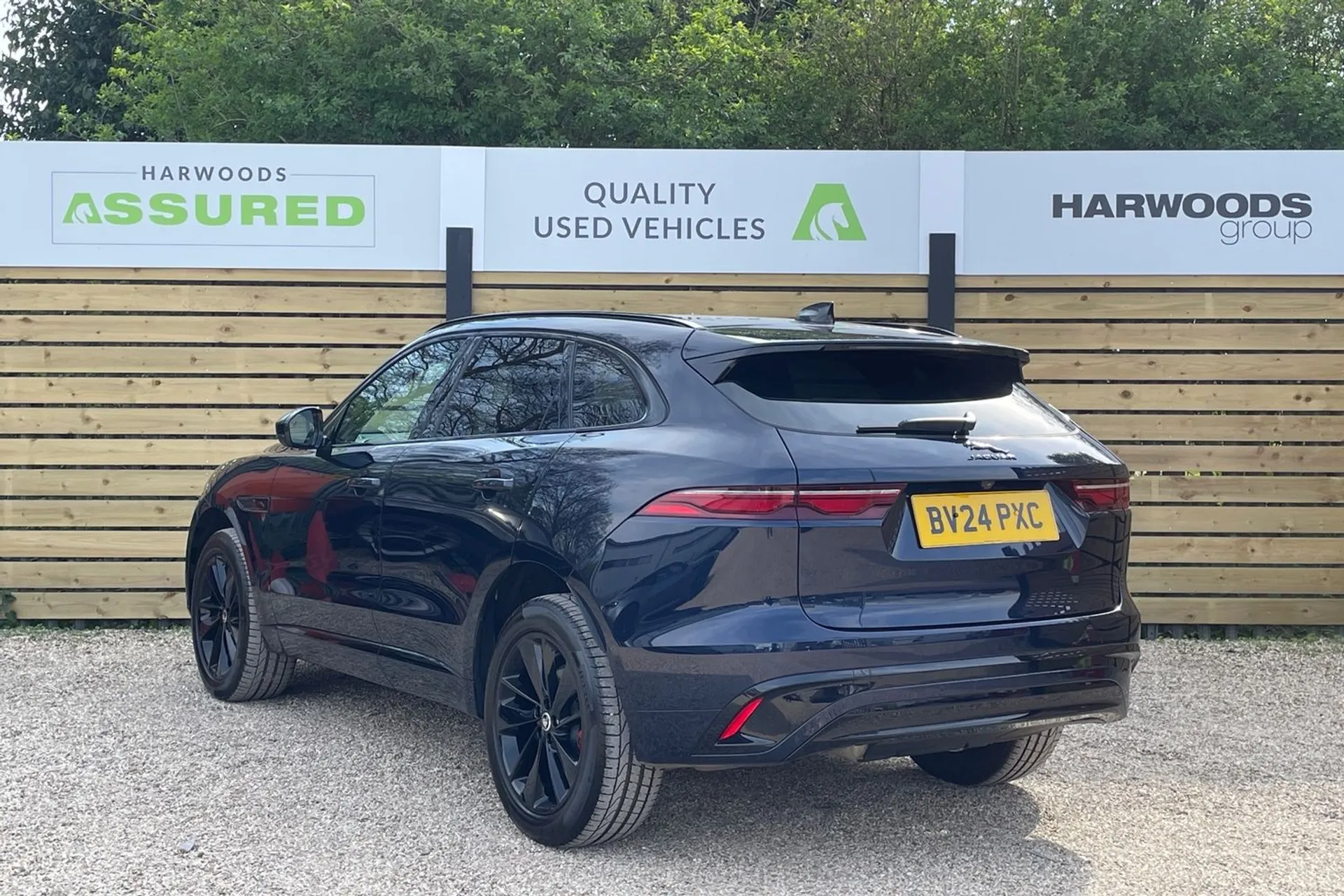 Jaguar F-PACE thumbnail image number 10