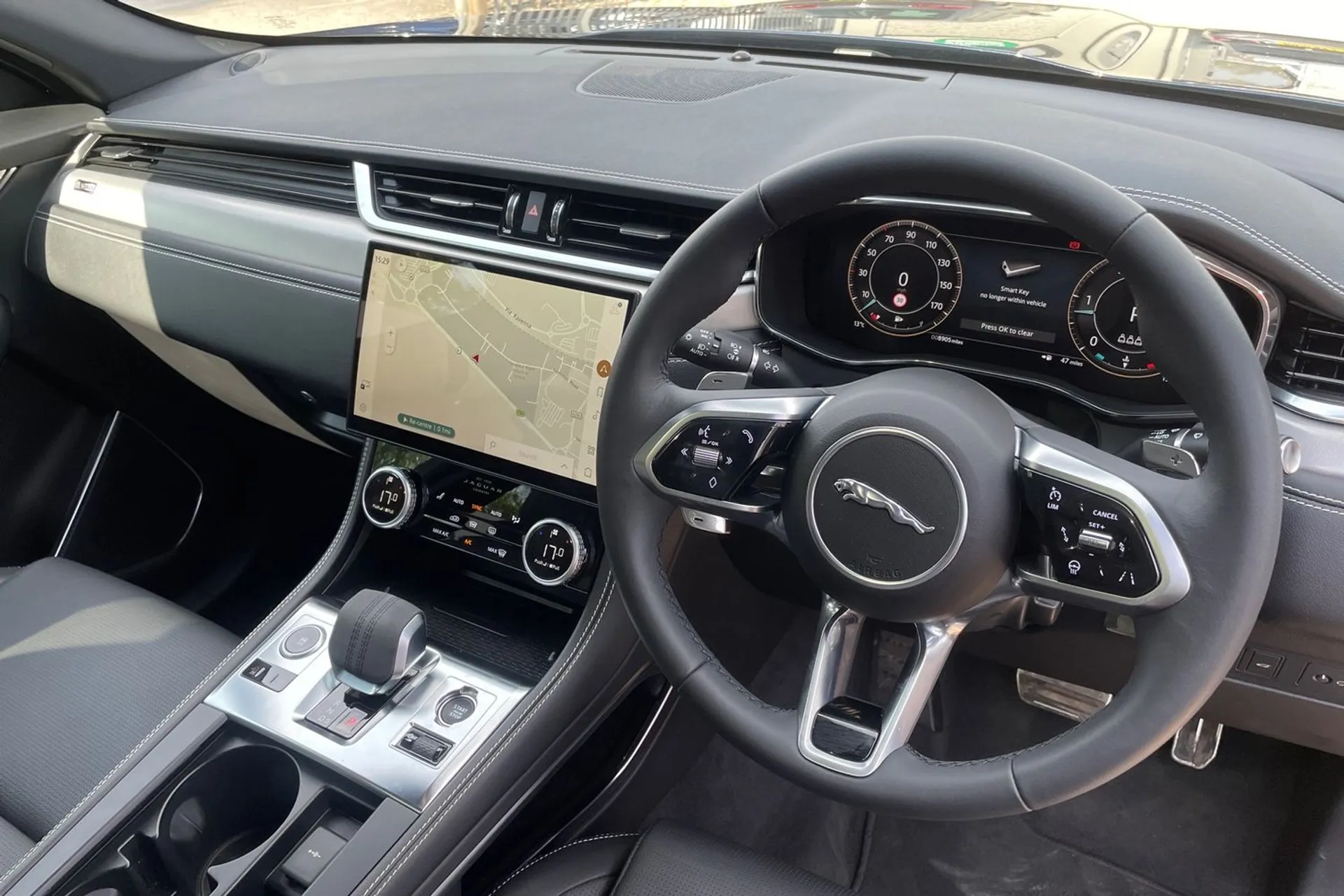 Jaguar F-PACE thumbnail image number 27