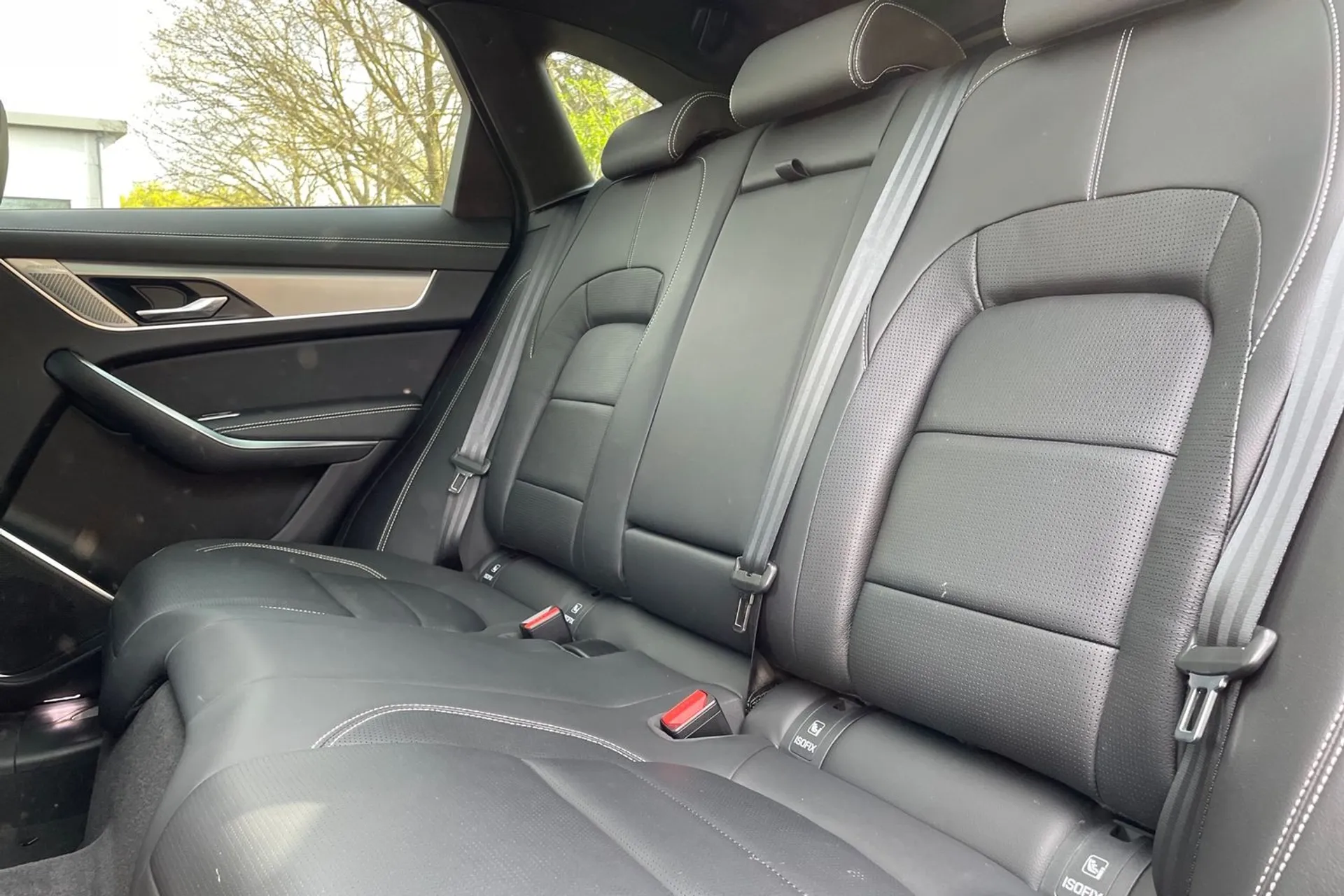 Jaguar F-PACE thumbnail image number 31