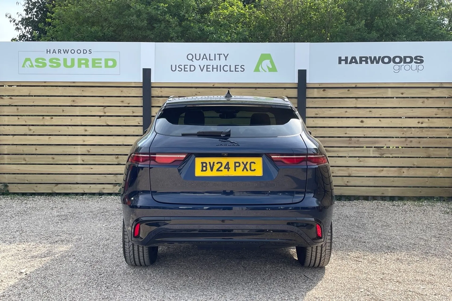 Jaguar F-PACE thumbnail image number 9