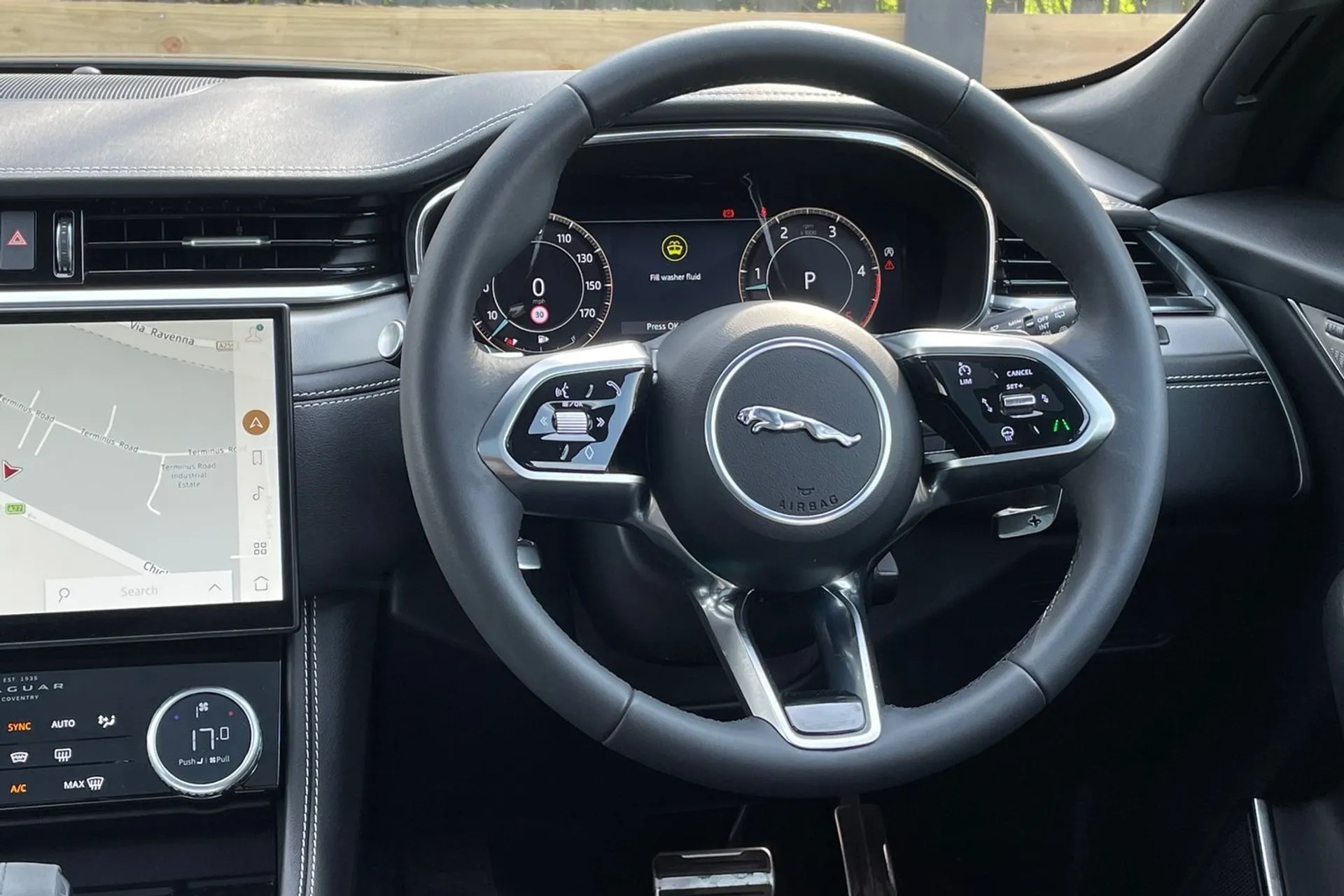 Jaguar F-PACE thumbnail image number 35