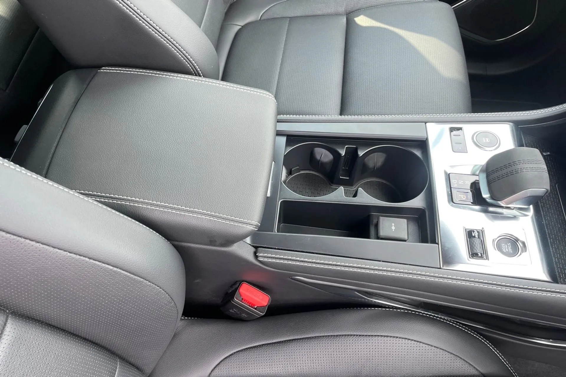 Jaguar F-PACE thumbnail image number 41