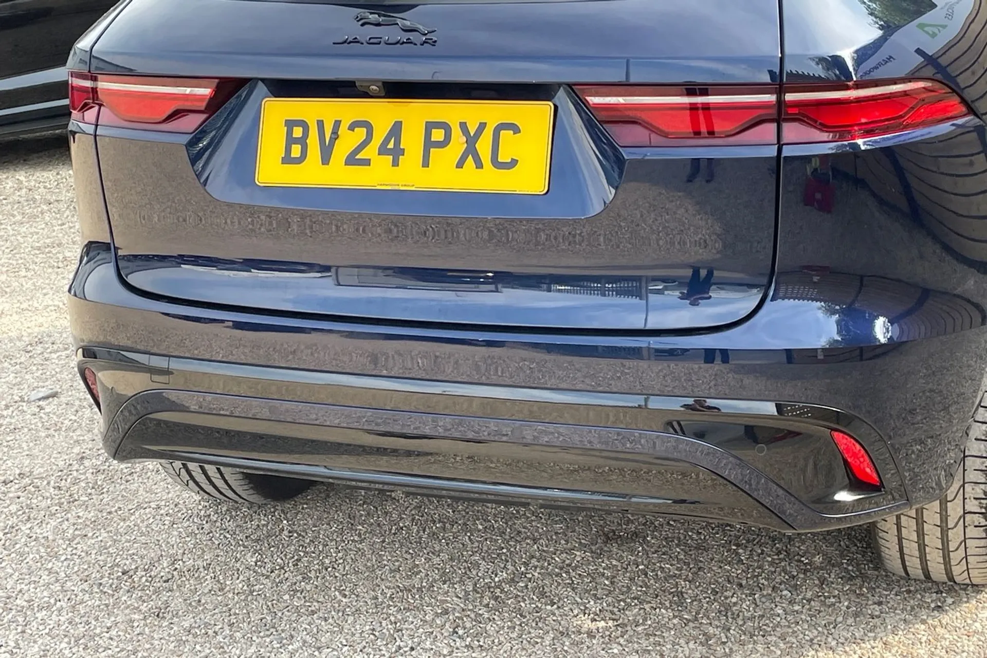 Jaguar F-PACE thumbnail image number 18