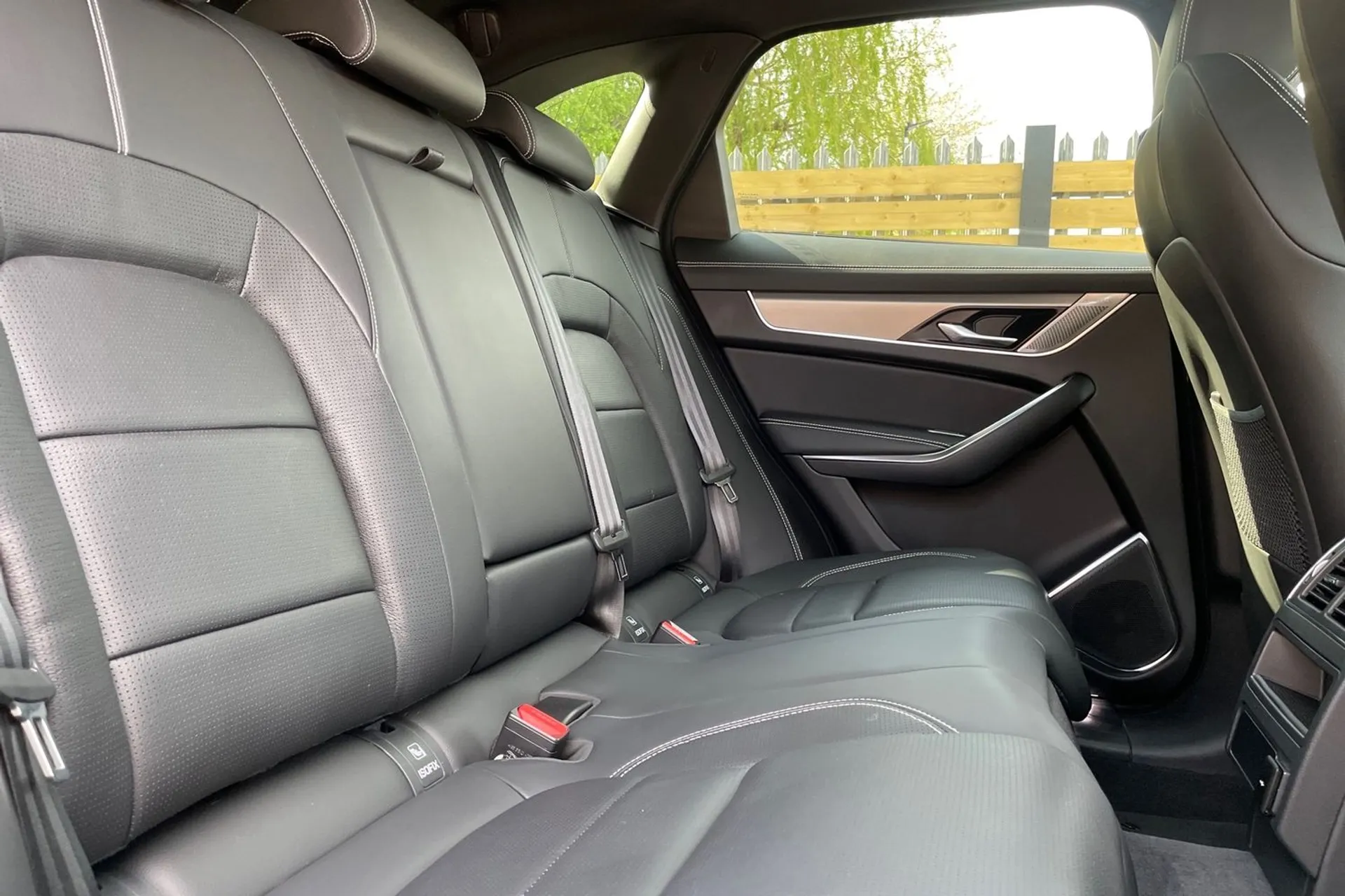 Jaguar F-PACE thumbnail image number 23