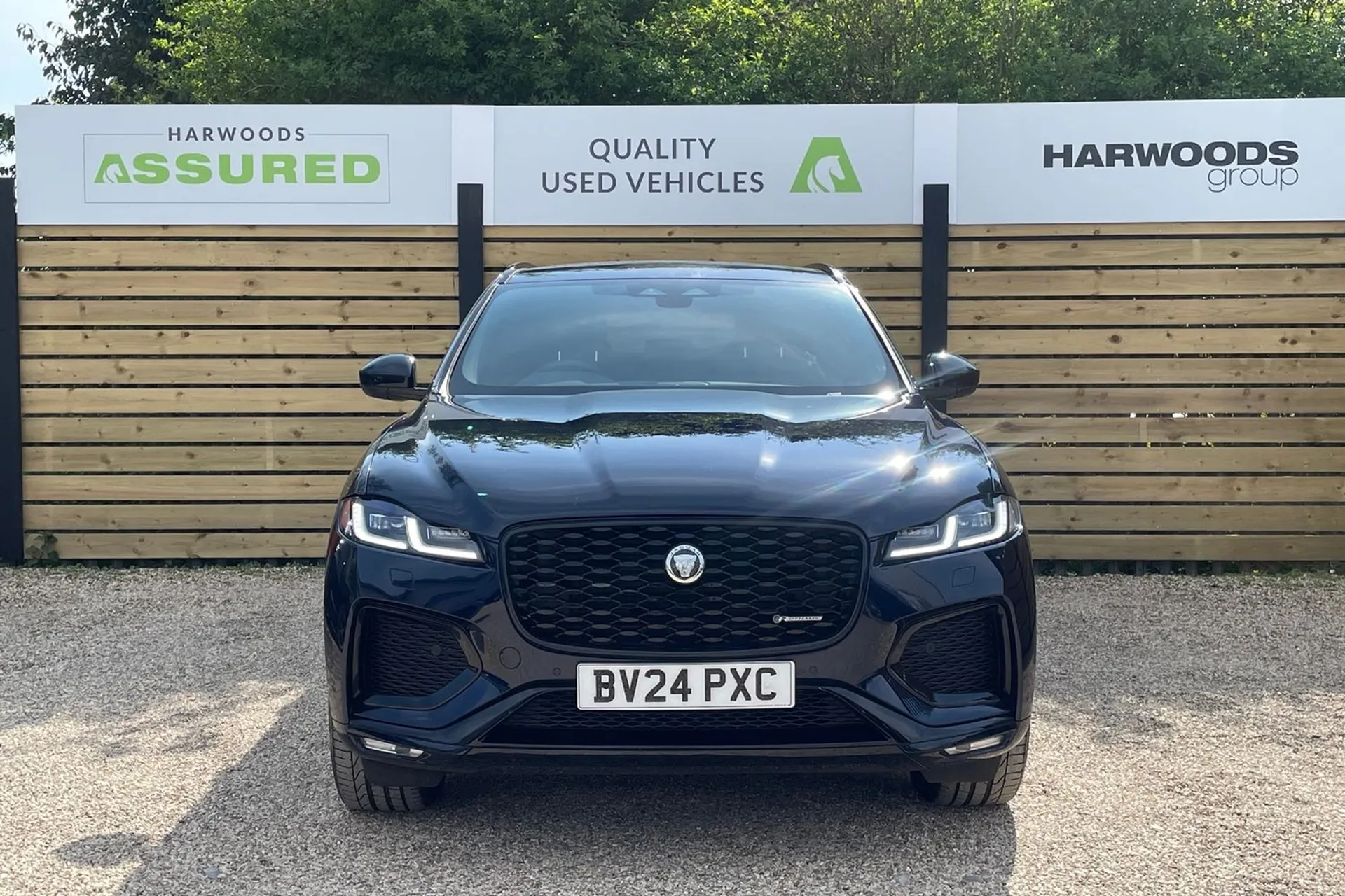 Jaguar F-PACE thumbnail image number 13