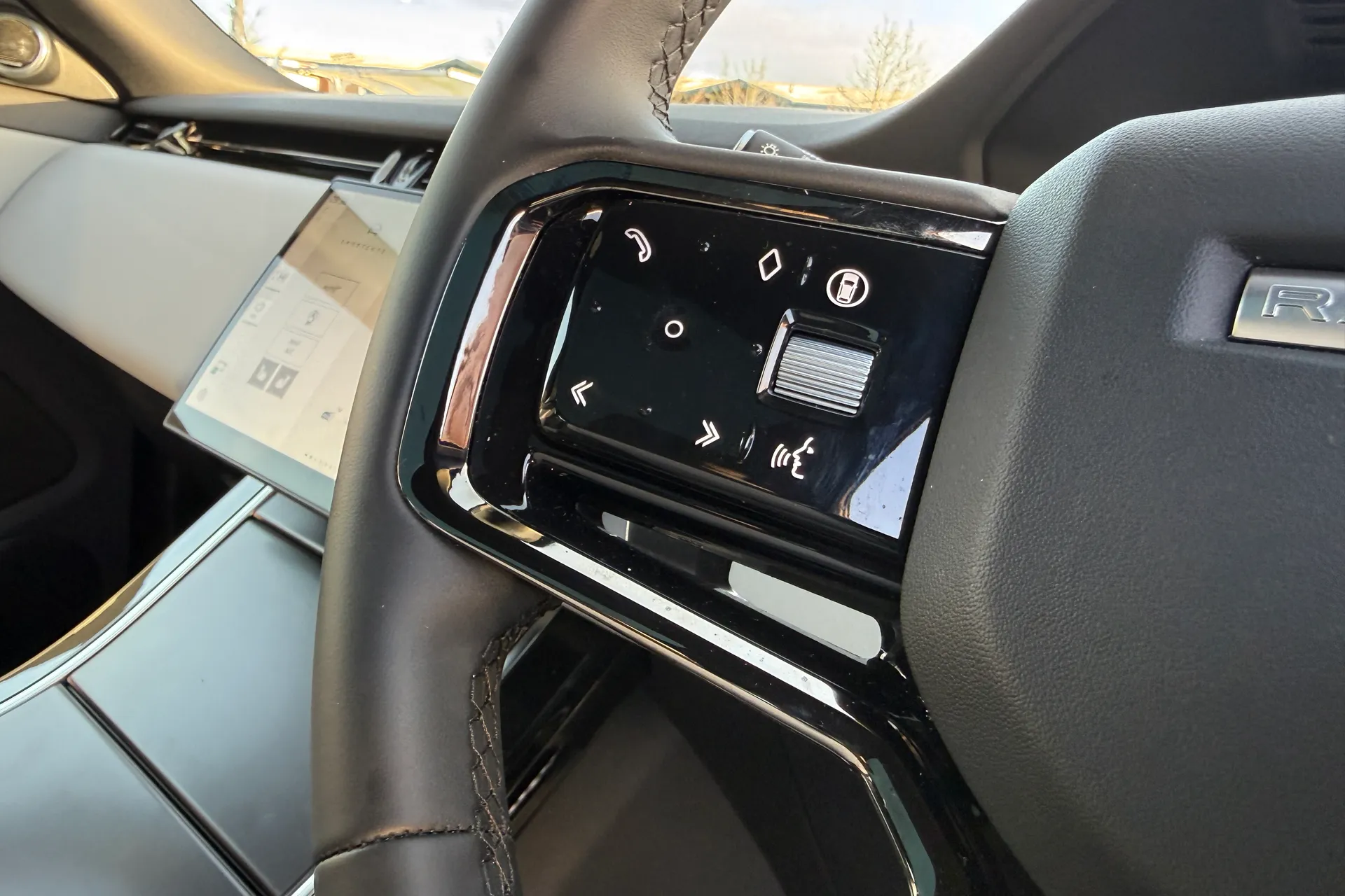 LAND ROVER RANGE ROVER EVOQUE thumbnail image number 37