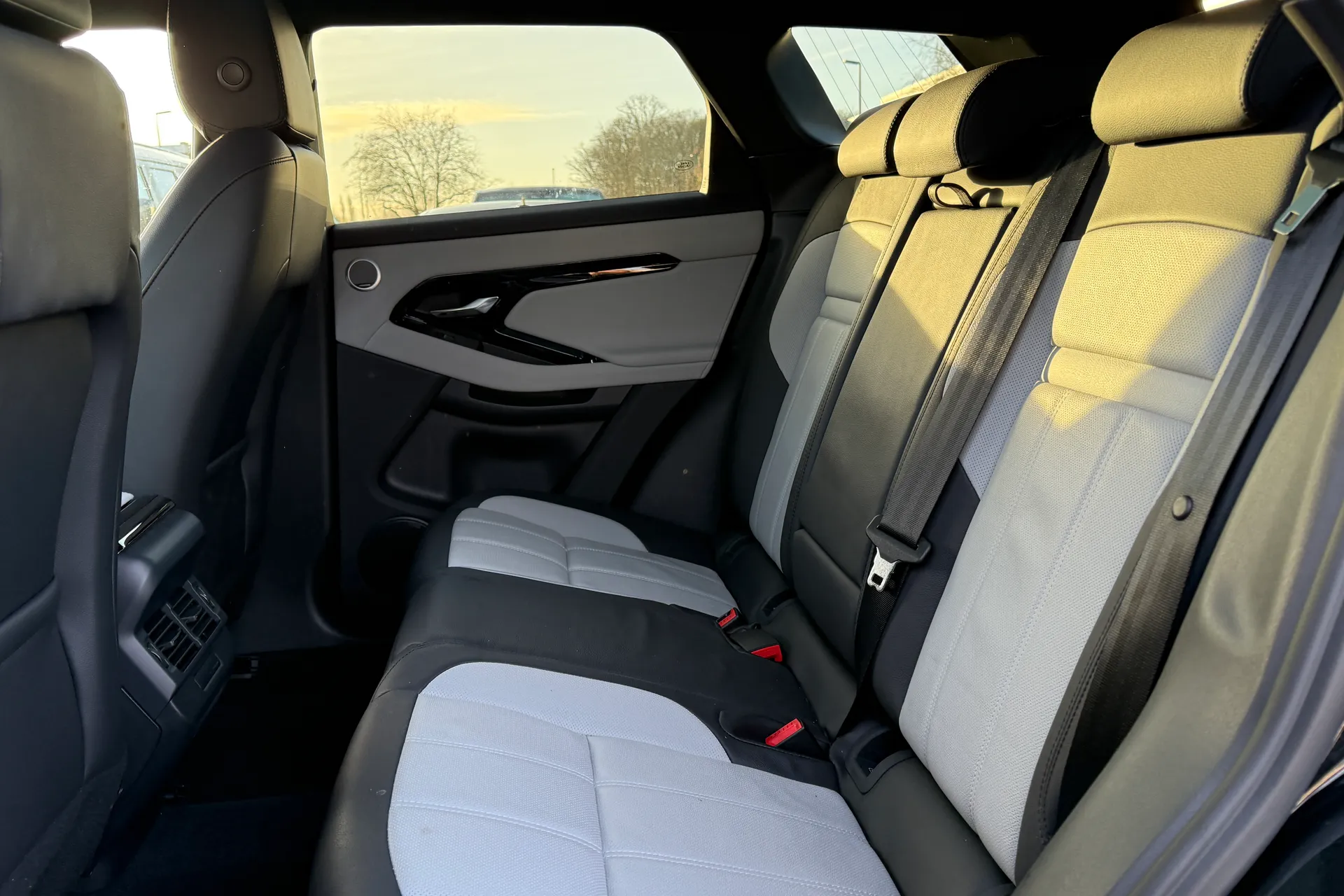 LAND ROVER RANGE ROVER EVOQUE thumbnail image number 36