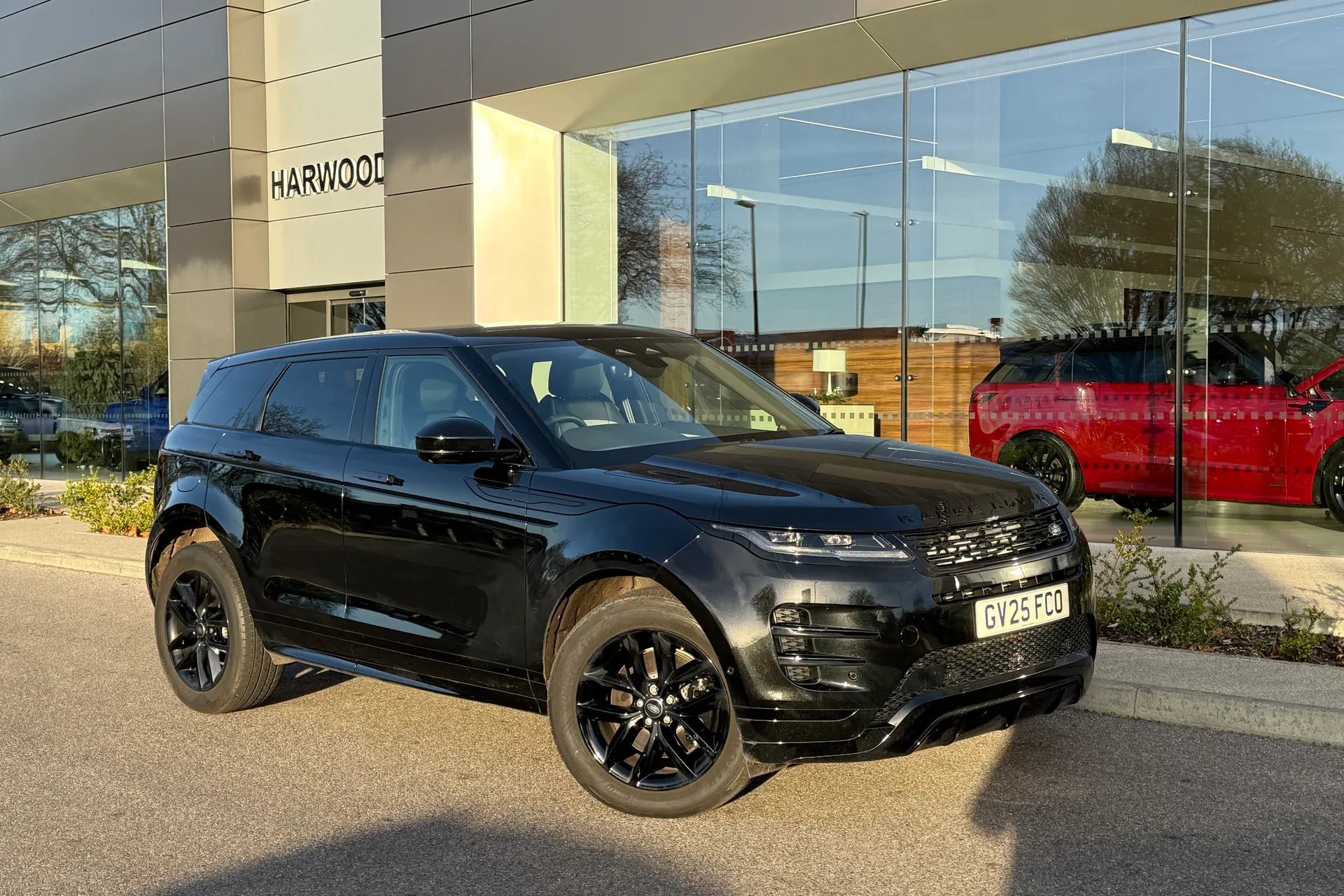 LAND ROVER RANGE ROVER EVOQUE focused image