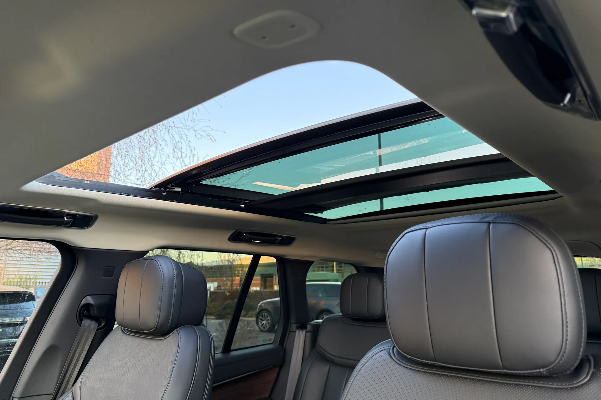 LAND ROVER RANGE ROVER thumbnail image number 5