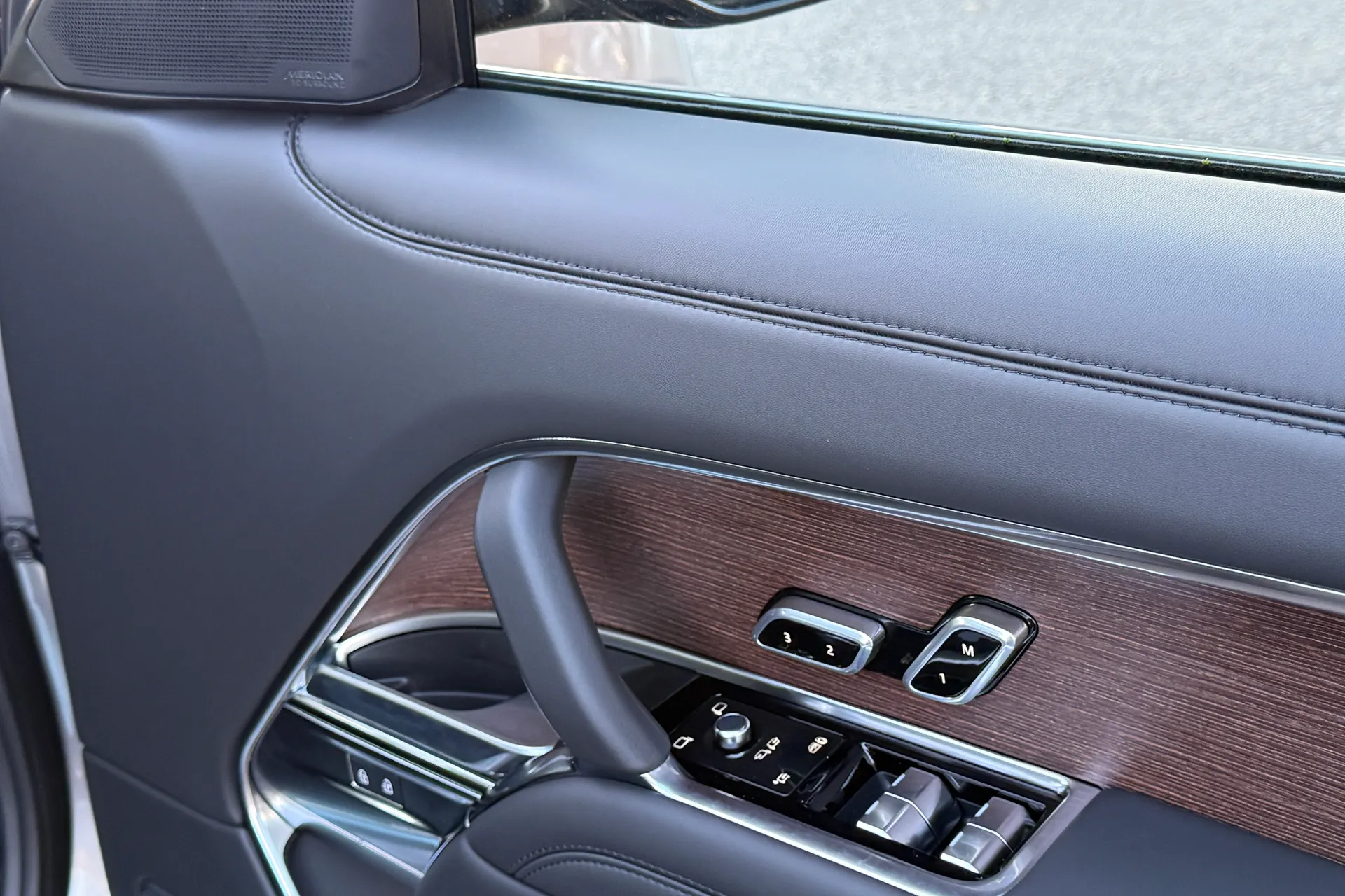 LAND ROVER RANGE ROVER thumbnail image number 30