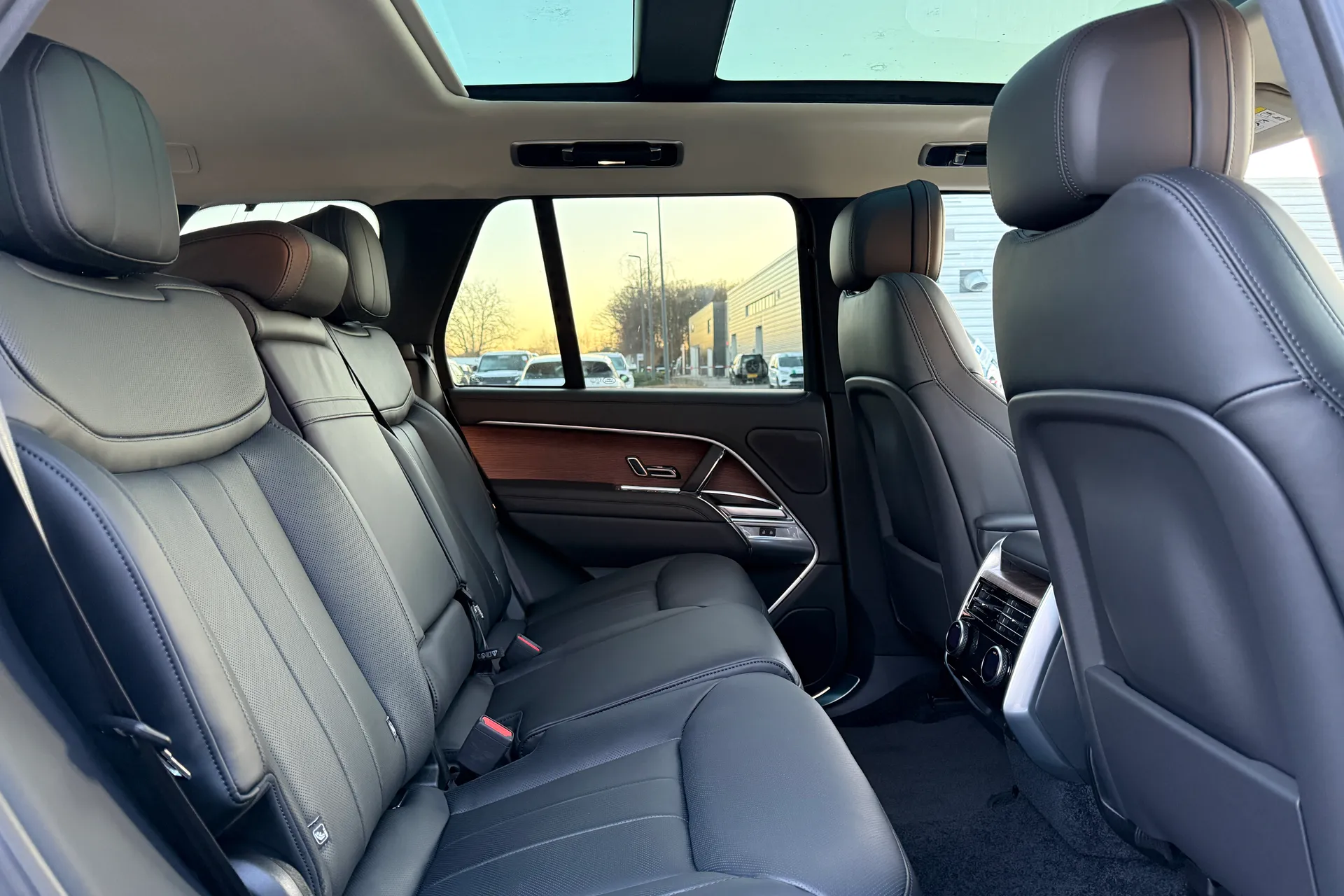 LAND ROVER RANGE ROVER thumbnail image number 43