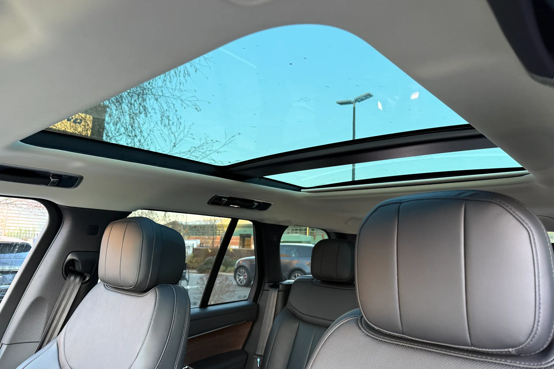 LAND ROVER RANGE ROVER thumbnail image number 6