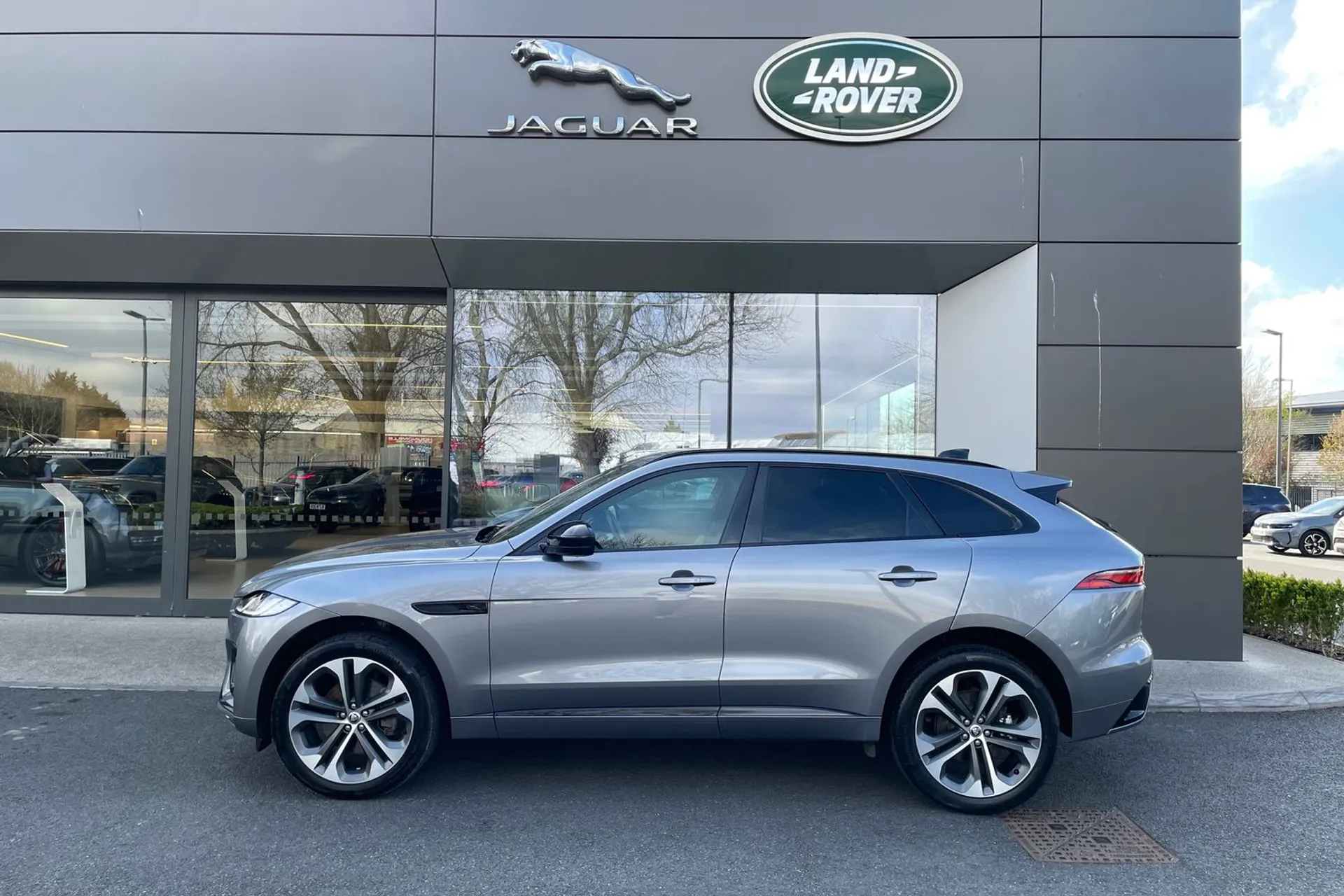 Jaguar F-PACE thumbnail image number 27