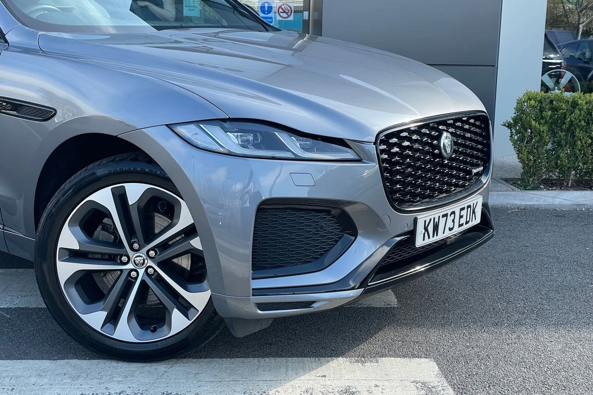 Jaguar F-PACE thumbnail image number 31