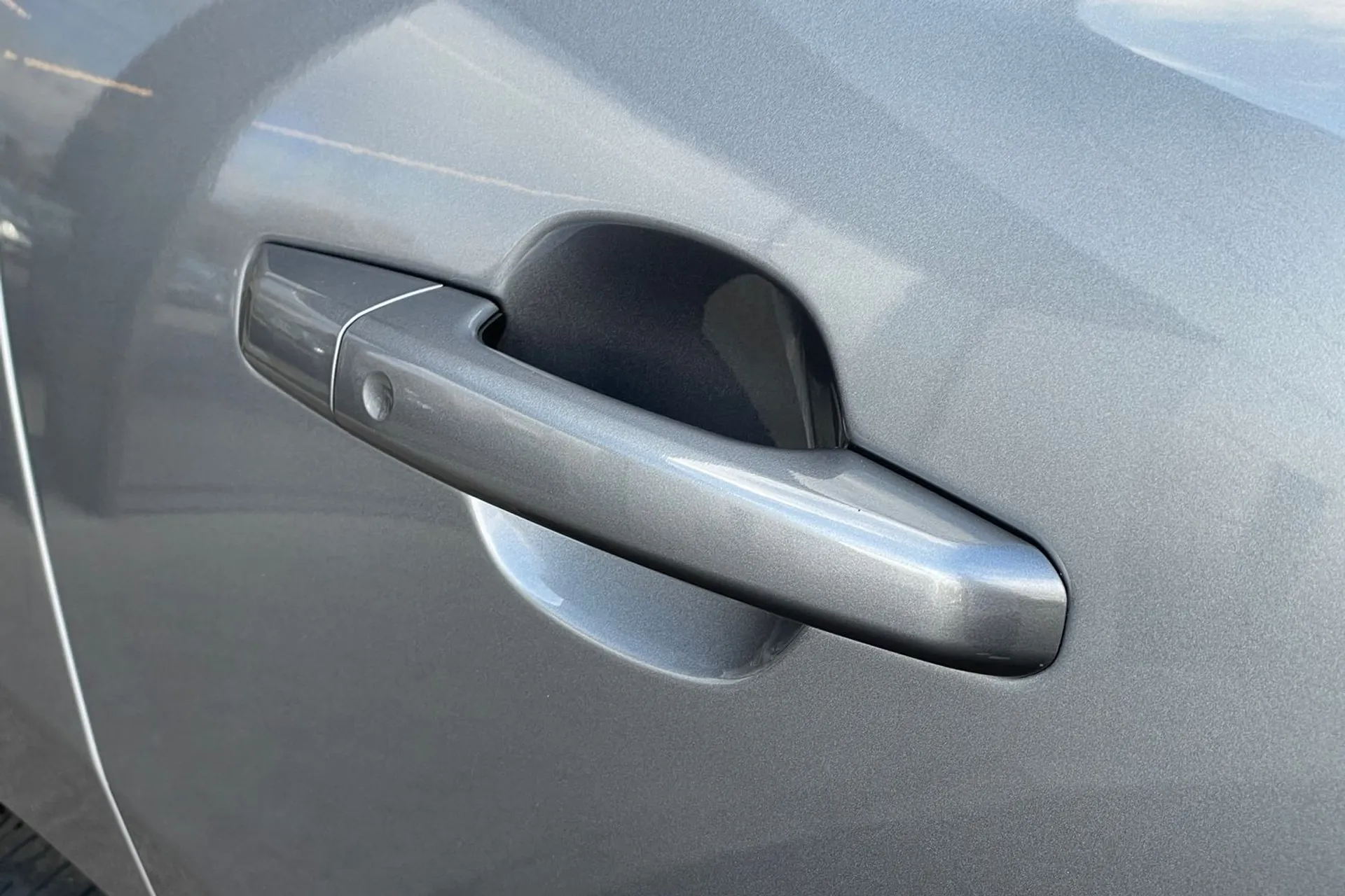 Jaguar F-PACE thumbnail image number 38
