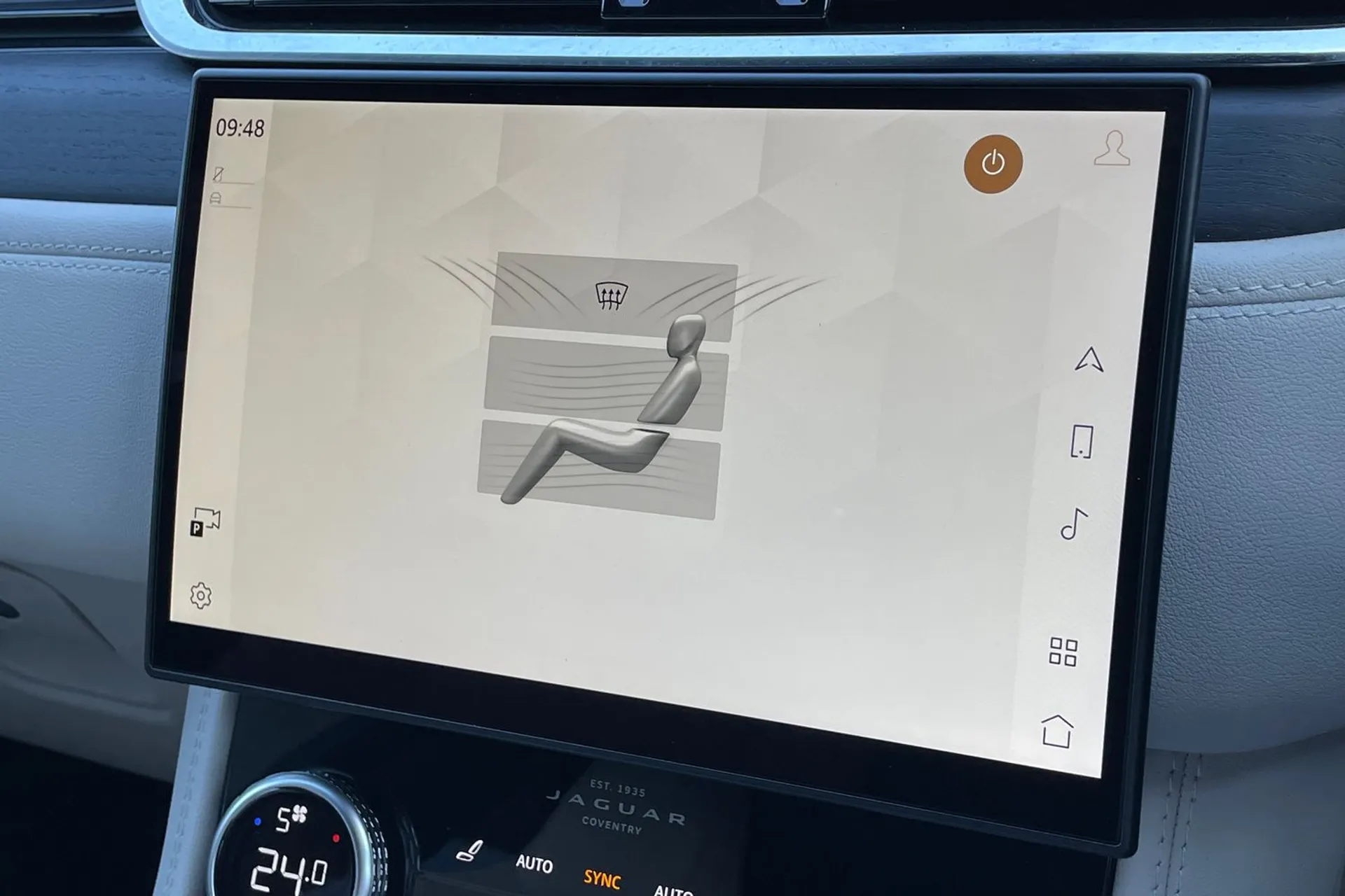 Jaguar F-PACE thumbnail image number 18