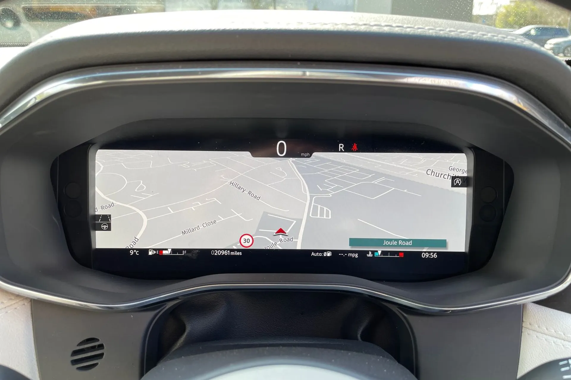 Jaguar F-PACE thumbnail image number 23