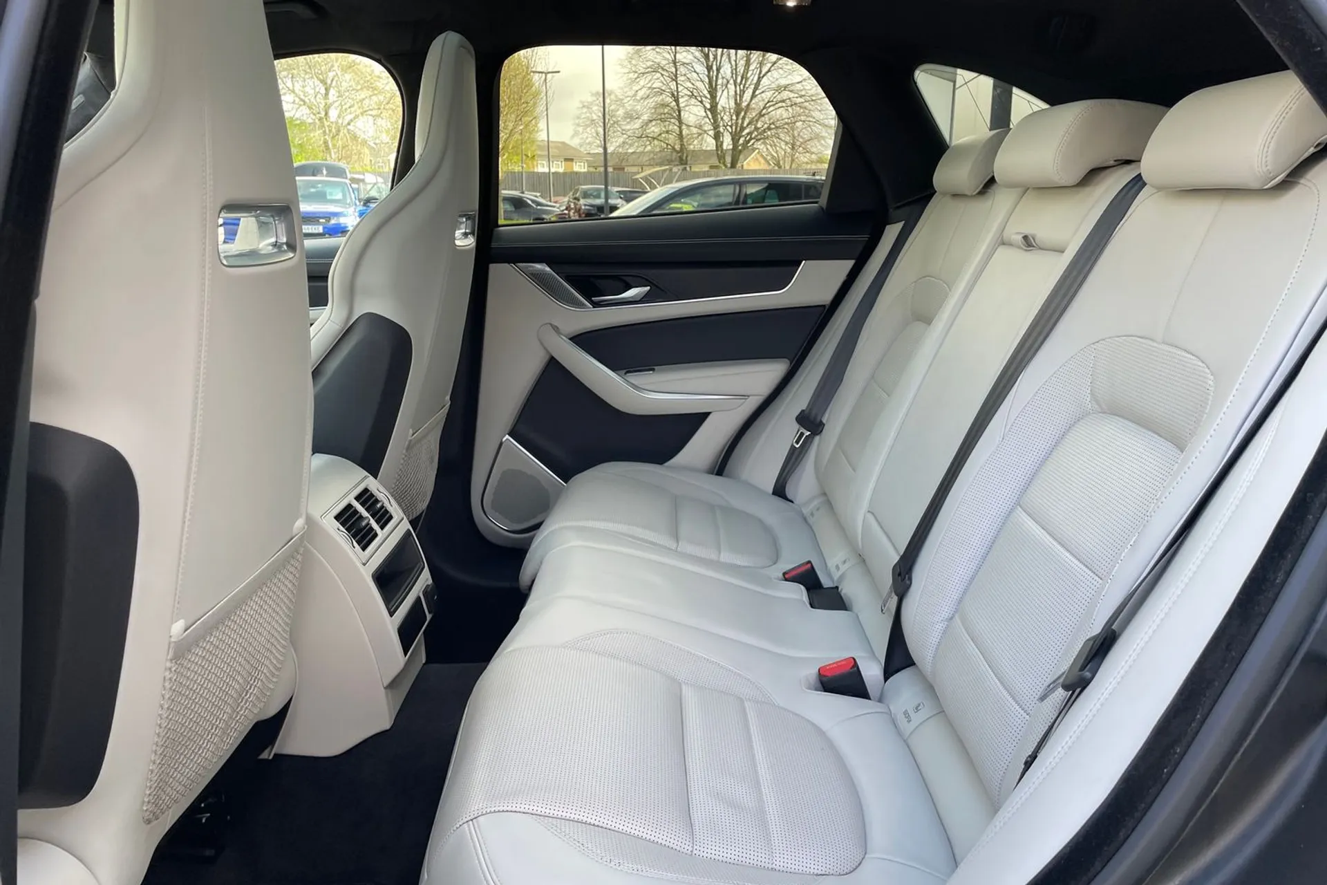 Jaguar F-PACE thumbnail image number 53