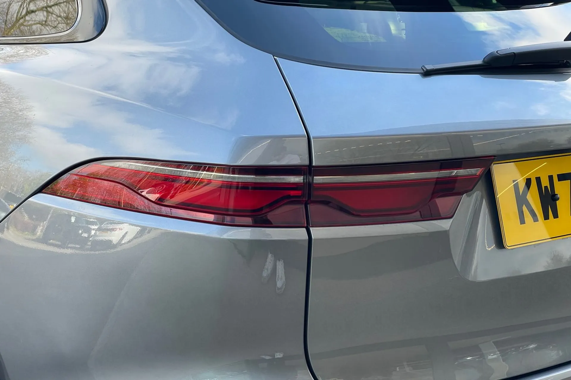 Jaguar F-PACE thumbnail image number 64