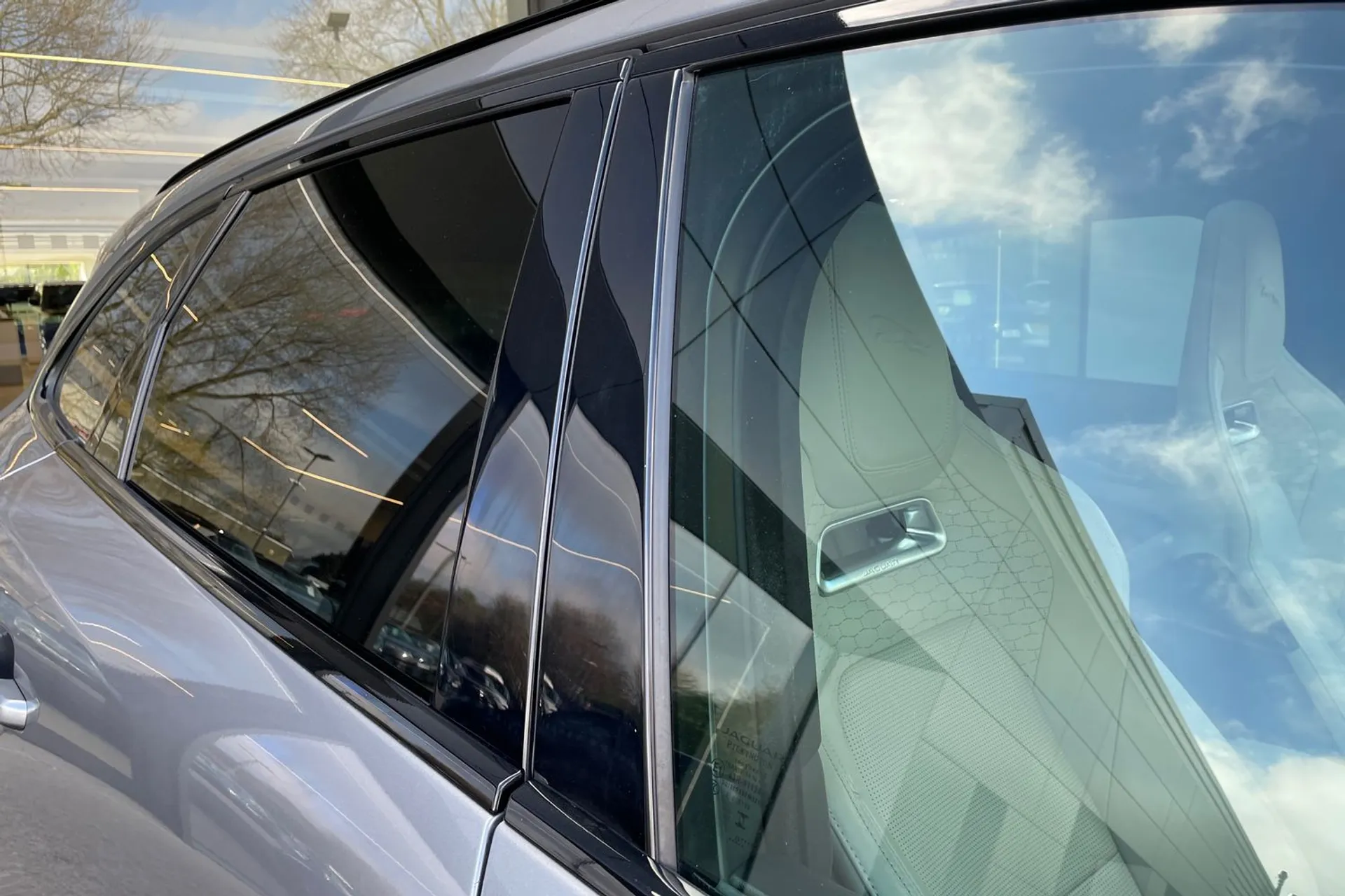 Jaguar F-PACE thumbnail image number 25