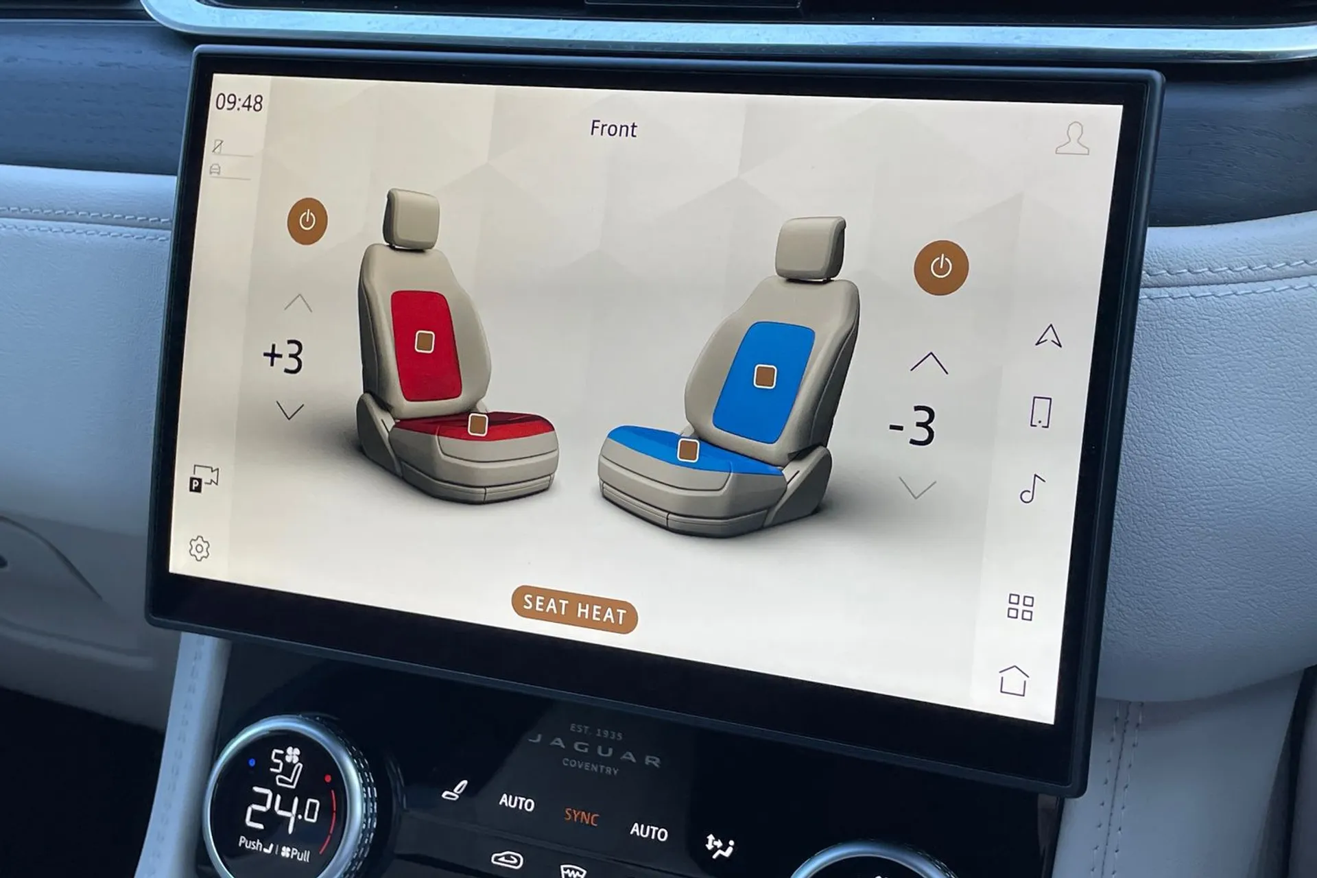 Jaguar F-PACE thumbnail image number 17