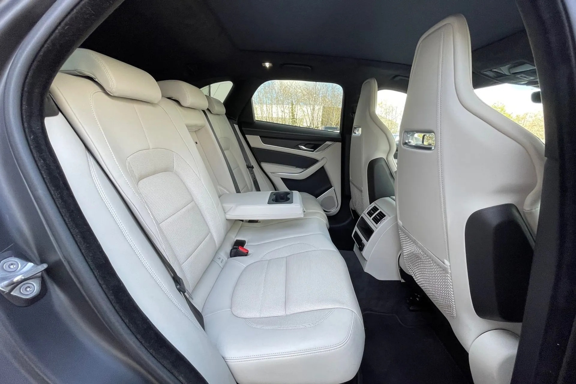 Jaguar F-PACE thumbnail image number 44