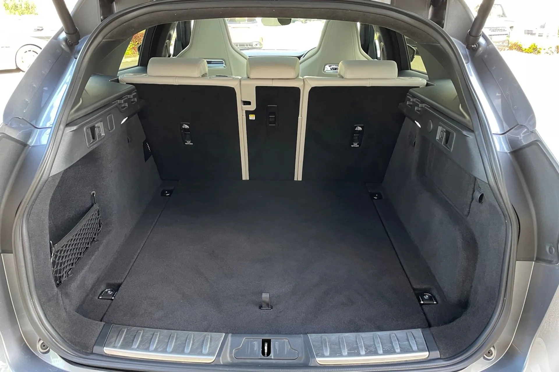 Jaguar F-PACE thumbnail image number 43