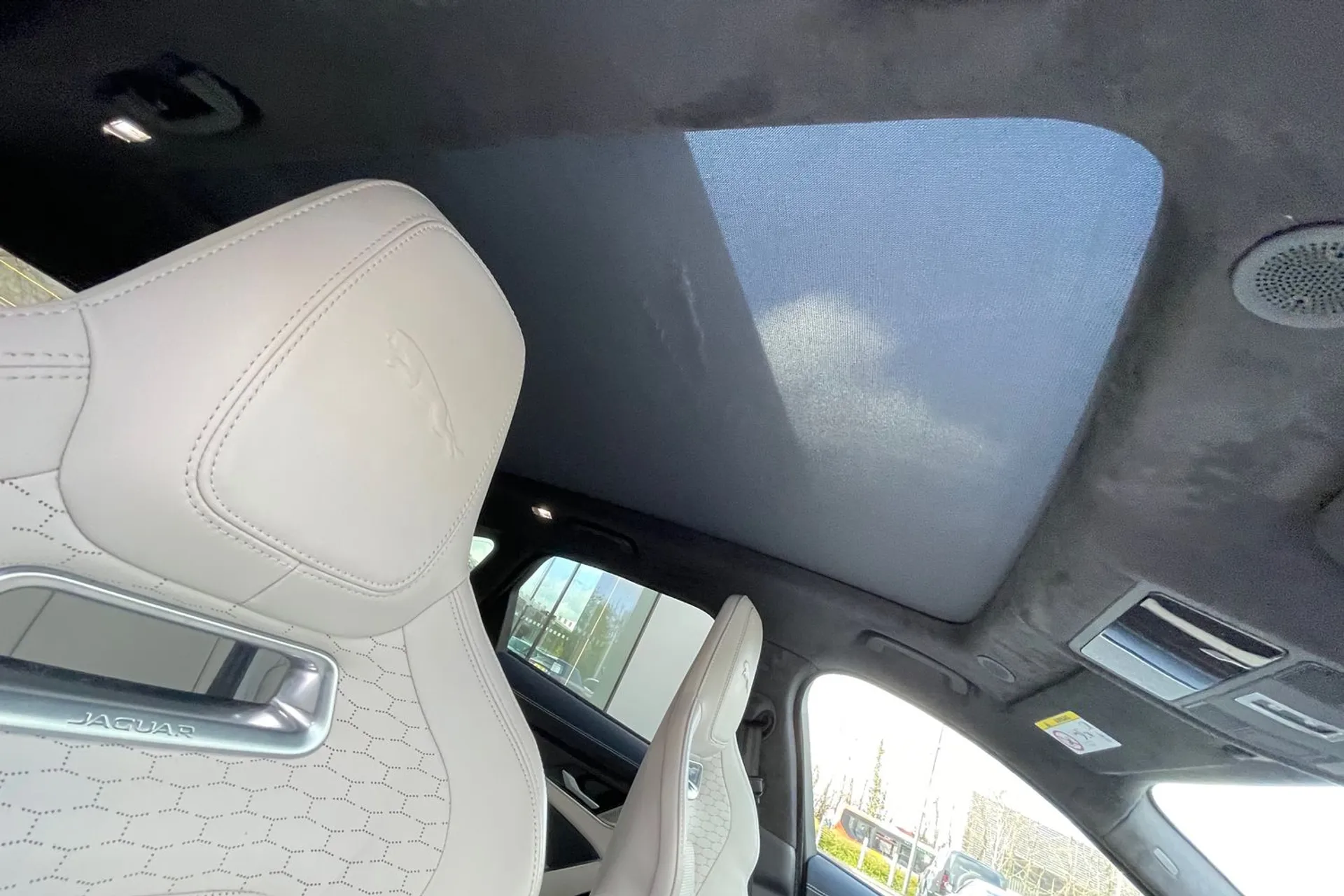 Jaguar F-PACE thumbnail image number 37