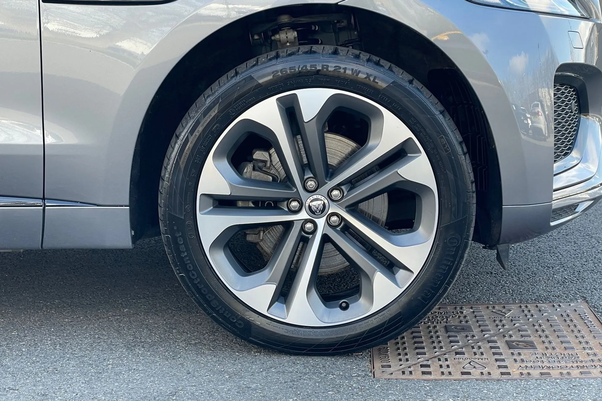 Jaguar F-PACE thumbnail image number 24