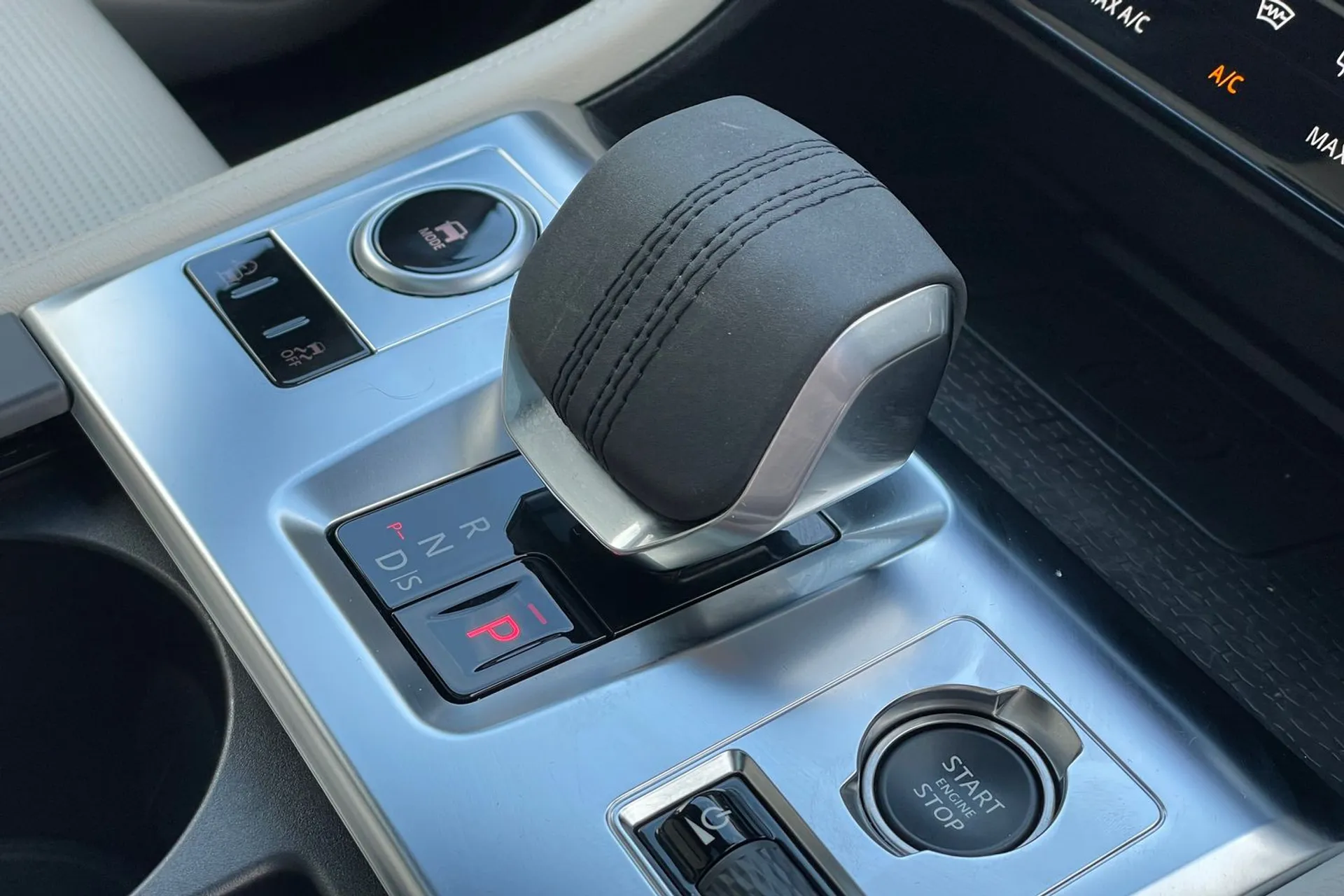 Jaguar F-PACE thumbnail image number 20