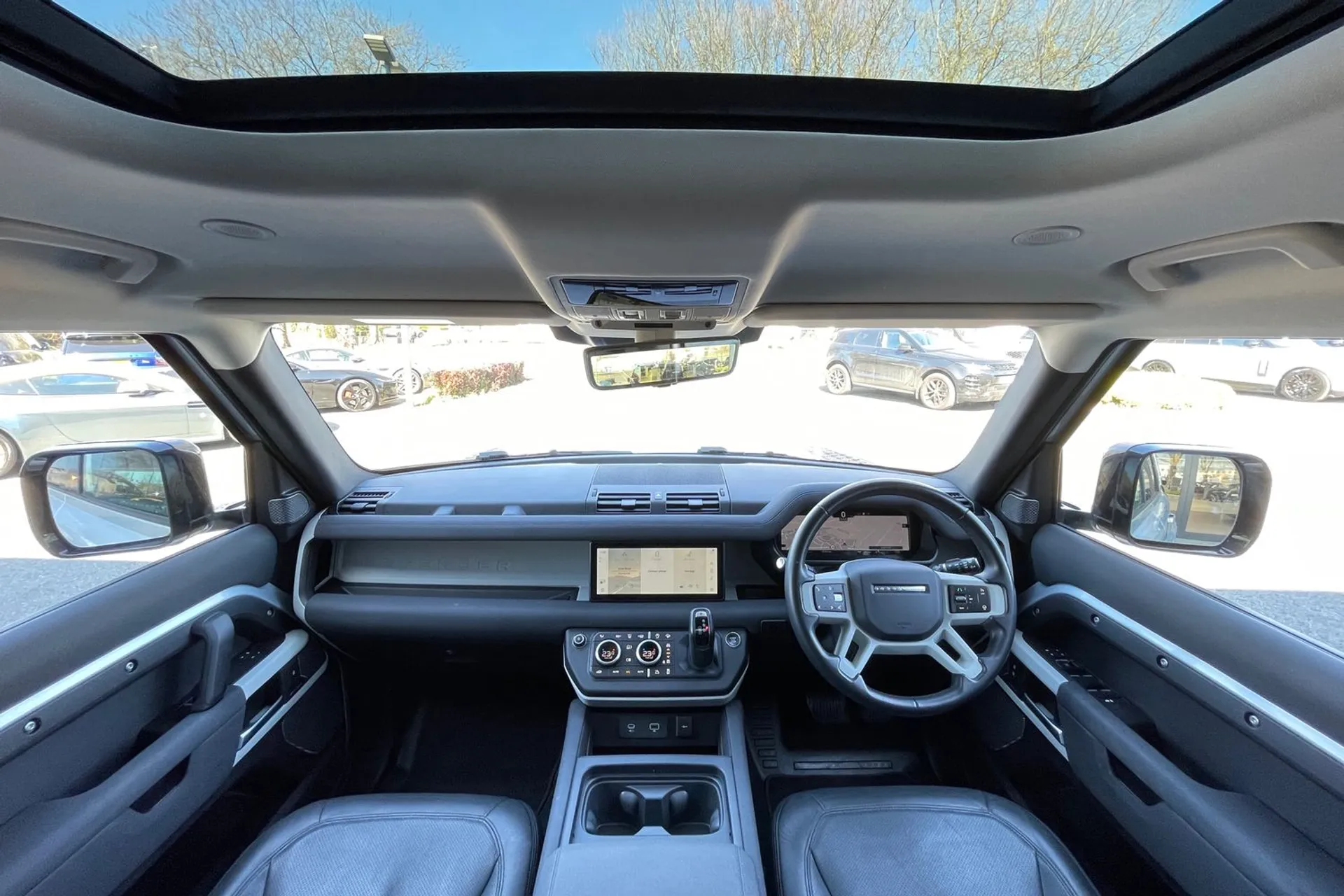 LAND ROVER DEFENDER thumbnail image number 3