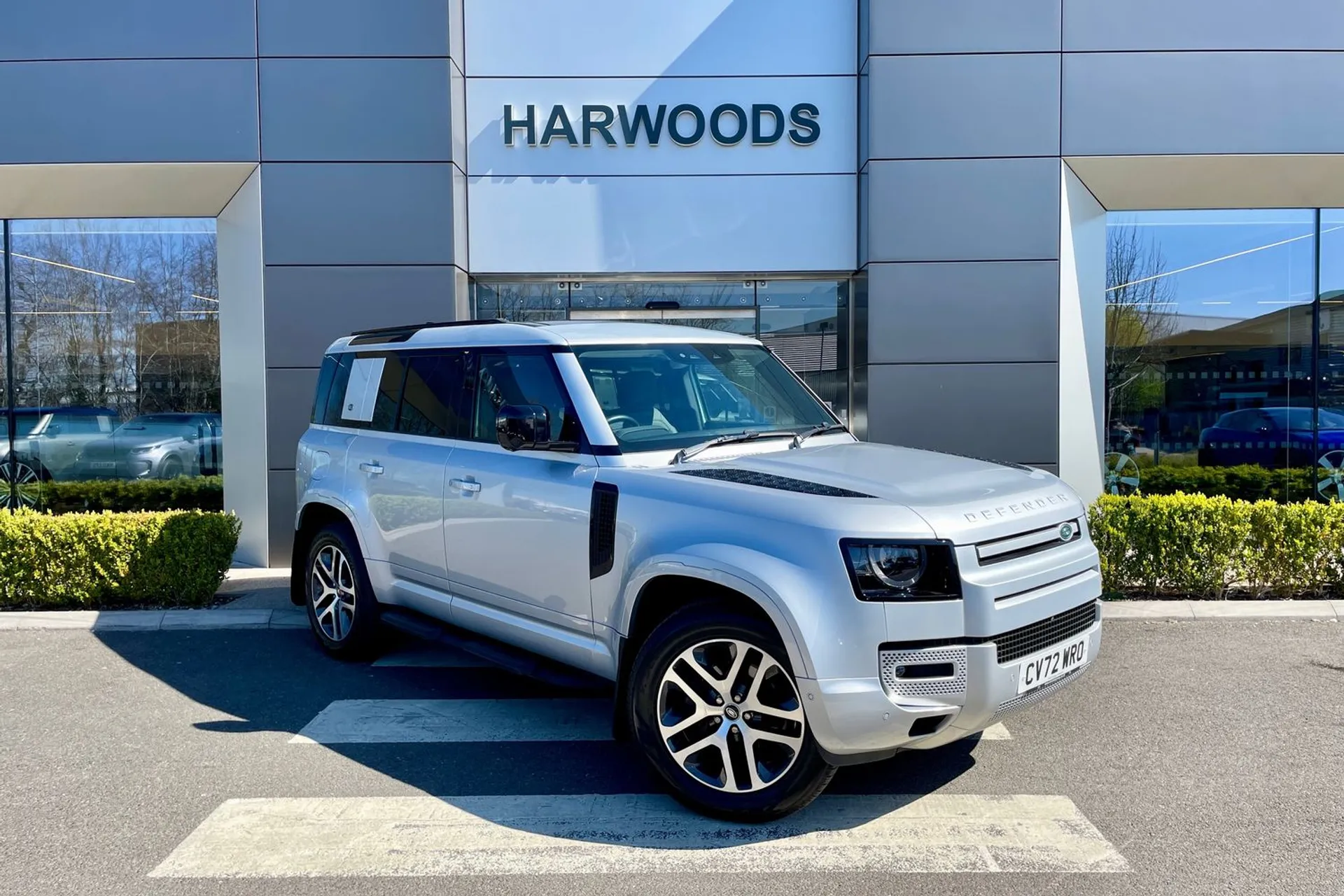 LAND ROVER DEFENDER focused image
